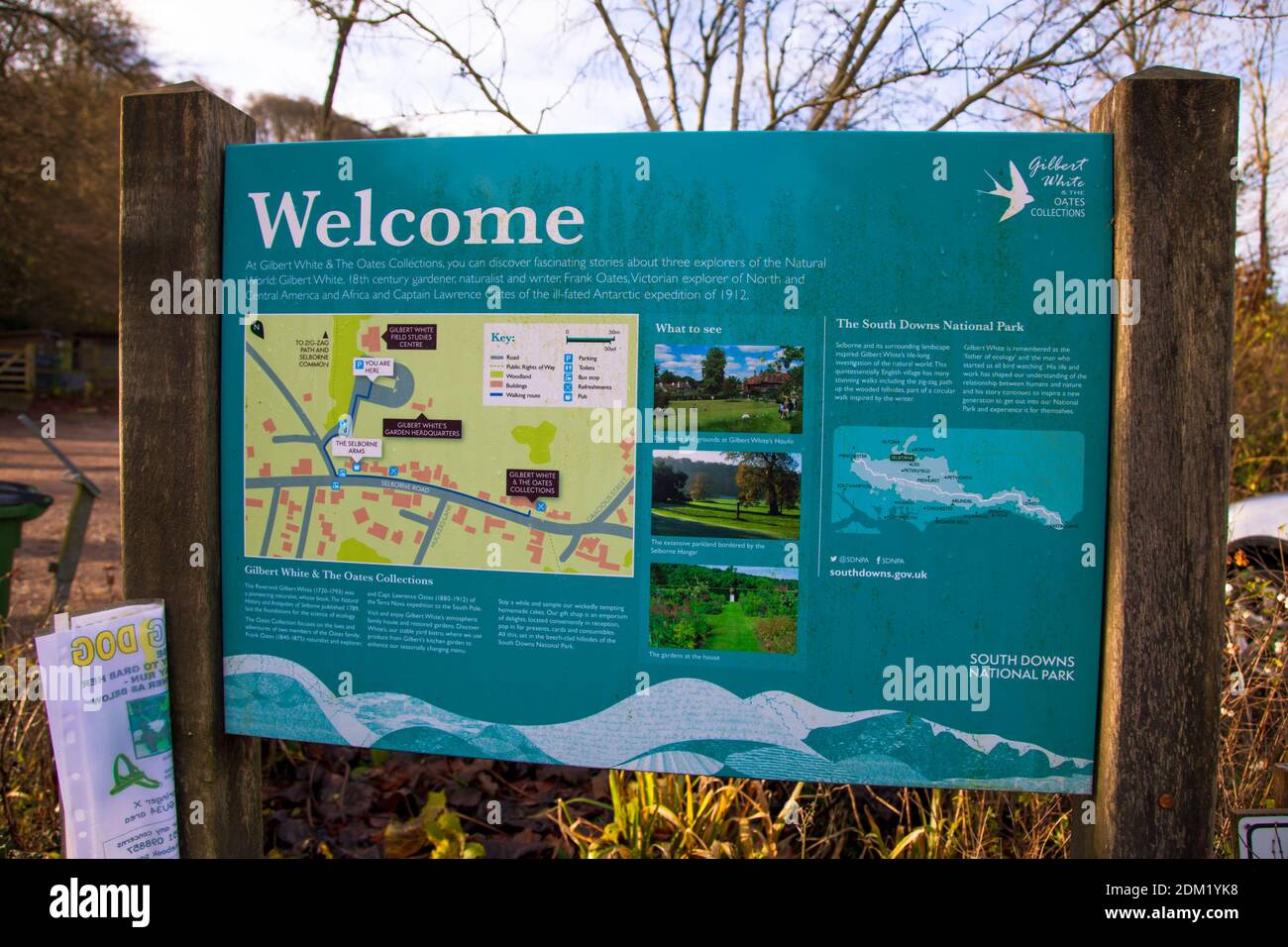 Una bacheca per Gilbert White e le Oates Collection, mappa del sito, South Downs National Park, Selborne, Hampshire, dicembre 2020 Foto Stock