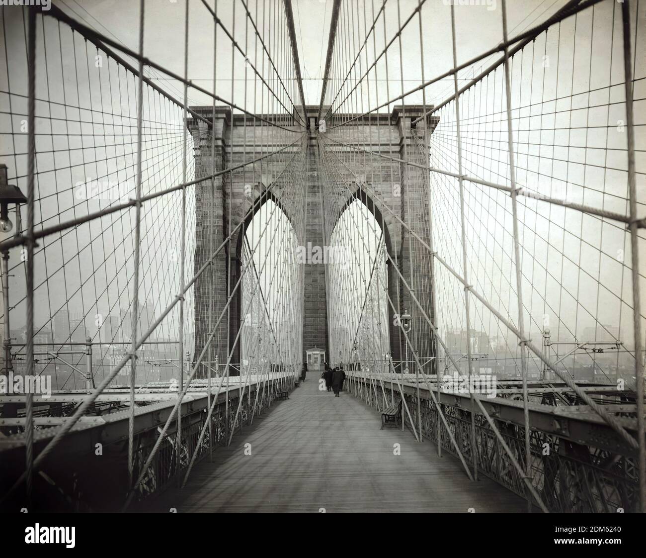 Rete di cavi sul ponte di Brooklyn Foto Stock