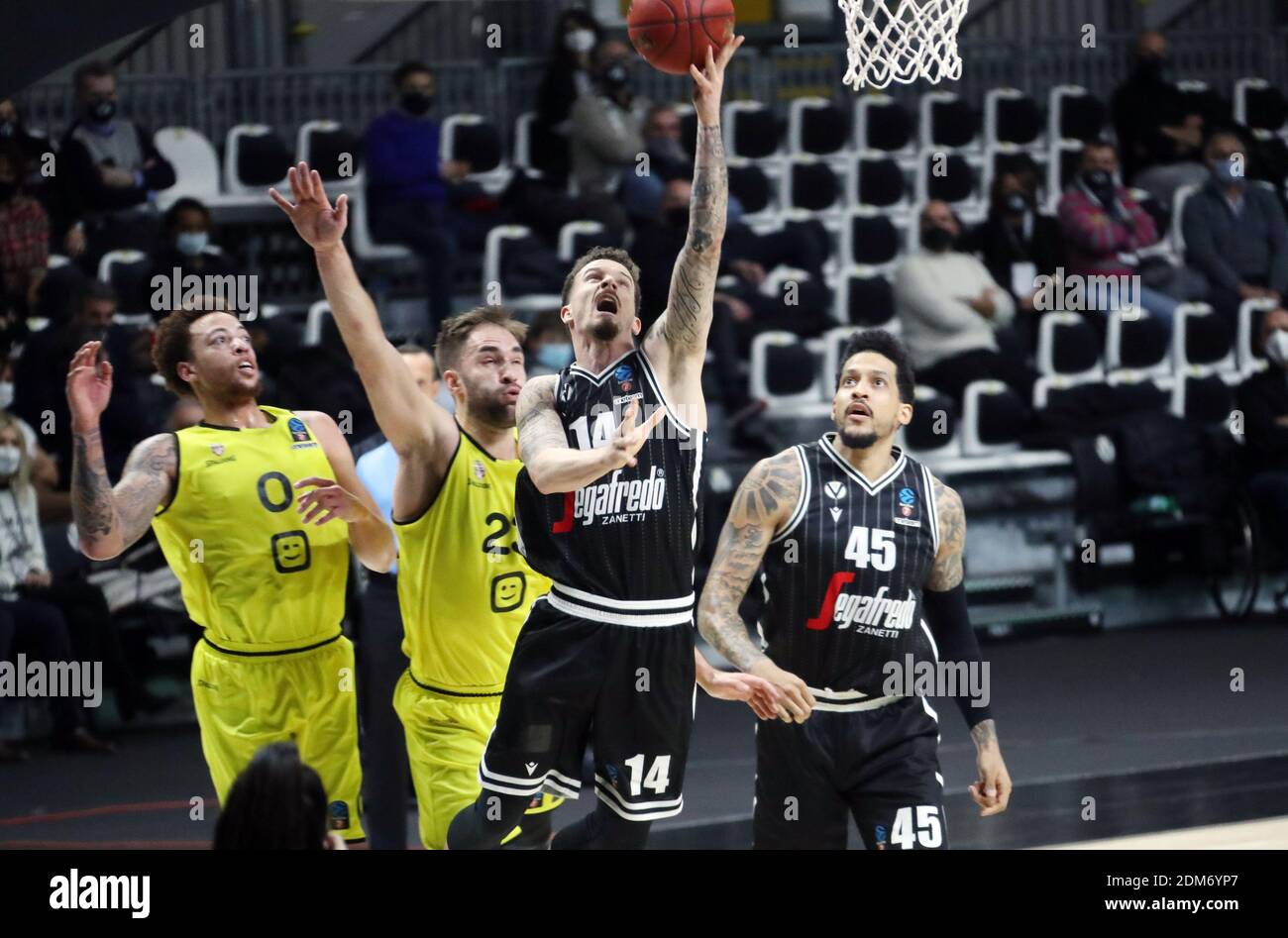 Bologna, Italia. 16 Dic 2020. 16/12/2020 - Josh Adams di Segafredo Virtus Bologna durante l'Eurocup Match Virtus Segafredo Vs Antwerp Telnet Giants - ph: Michele Nucci/LM Credit: Michele Nucci/LPS/ZUMA Wire/Alamy Live News Foto Stock