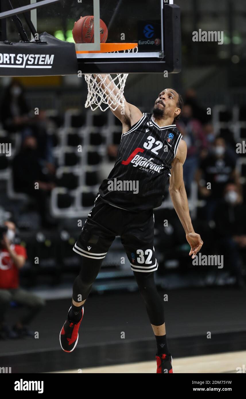 Bologna, Italia. 16 Dic 2020. 16/12/2020 - vince Hunter di Segafredo Virtus Bologna durante l'Eurocup Match Virtus Segafredo Vs Antwerp Telnet Giants - ph: Michele Nucci/LM Credit: Michele Nucci/LPS/ZUMA Wire/Alamy Live News Foto Stock