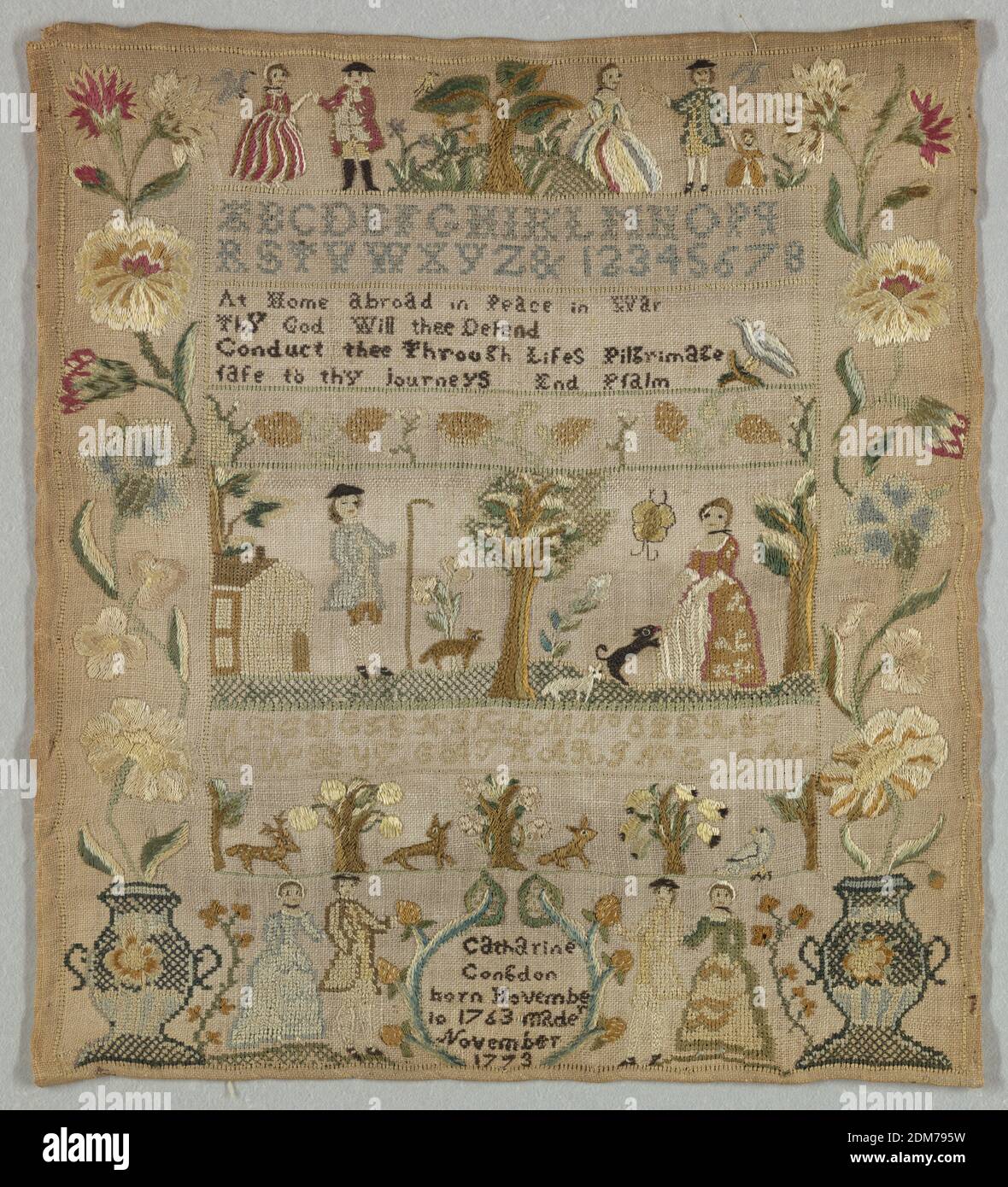 Sampler, Catharine Congdon, American, 1763 - 1833, Medium: Ricamo di seta su fondazioni di lino tecnica: Ricamato a croce, a mezza croce, a bottonhole, raso, a gambo, e a punti posteriori su fondazioni di tessitura piana, ampio bordo di urne, piante da fiore e persone. Al centro, alfabeto, testo e più persone. Alfabeto. 'A casa all'estero in Peace in War Thy God Thee difenderà la condotta attraverso il pellegrinaggio di vita sicuro alla fine del tuo viaggio., Newport, Rhode Island, USA, 1773, ricamo & cucendo, Sampler Foto Stock