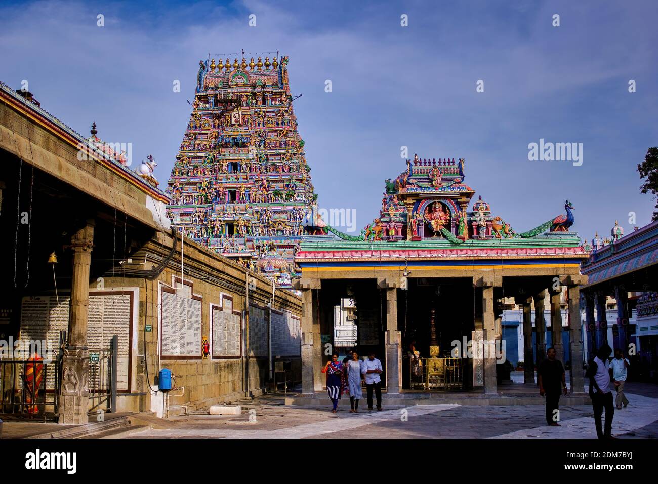 Chennai, India - 27 ottobre 2018: Il tempio di Kapaleeswarar è il punto di riferimento principale di Mylapore e uno dei templi indù popolari e prominenti nel sud Foto Stock