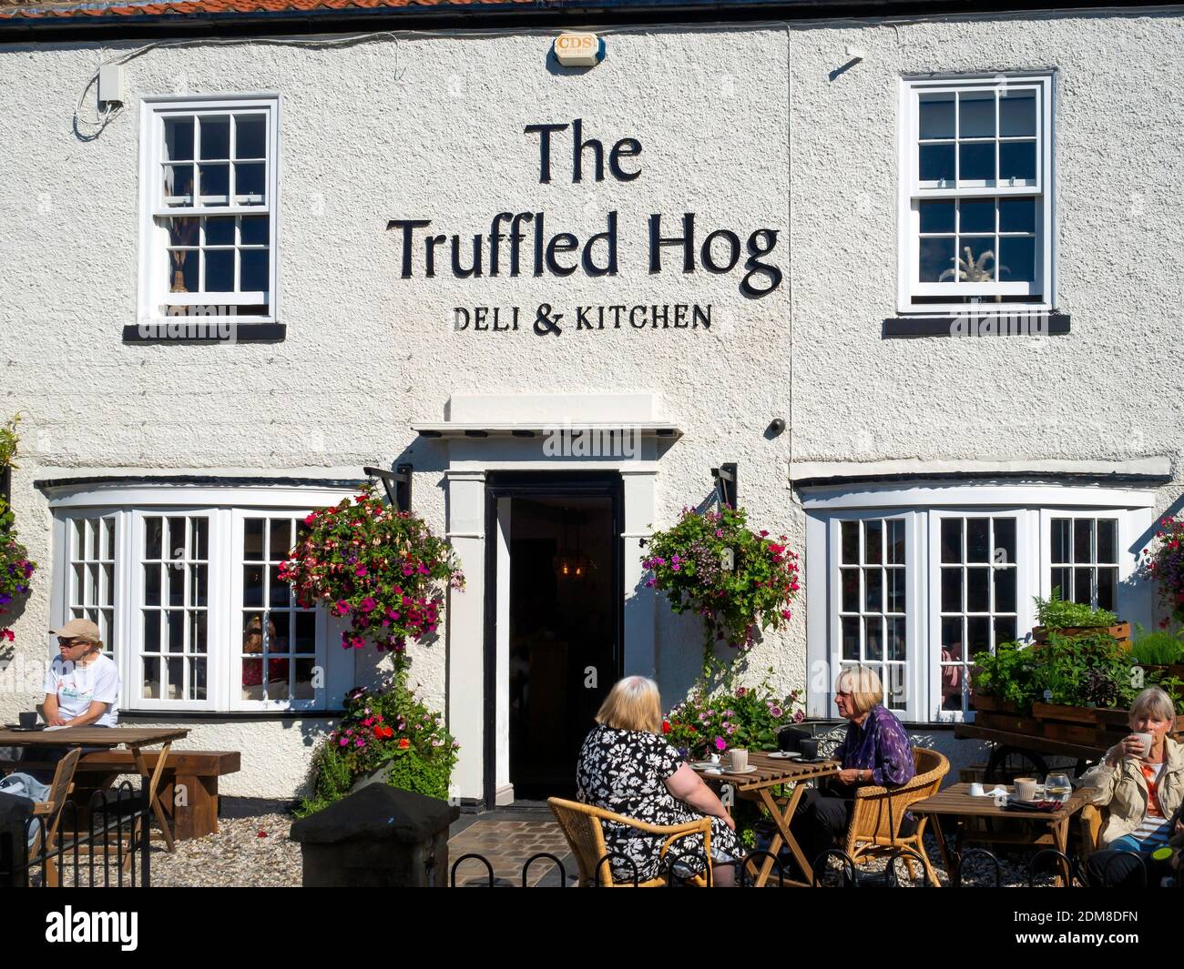 The Truffled Hog Deli and Kitchen un ristorante a College Piazza Stokesley North Yorkshire Foto Stock