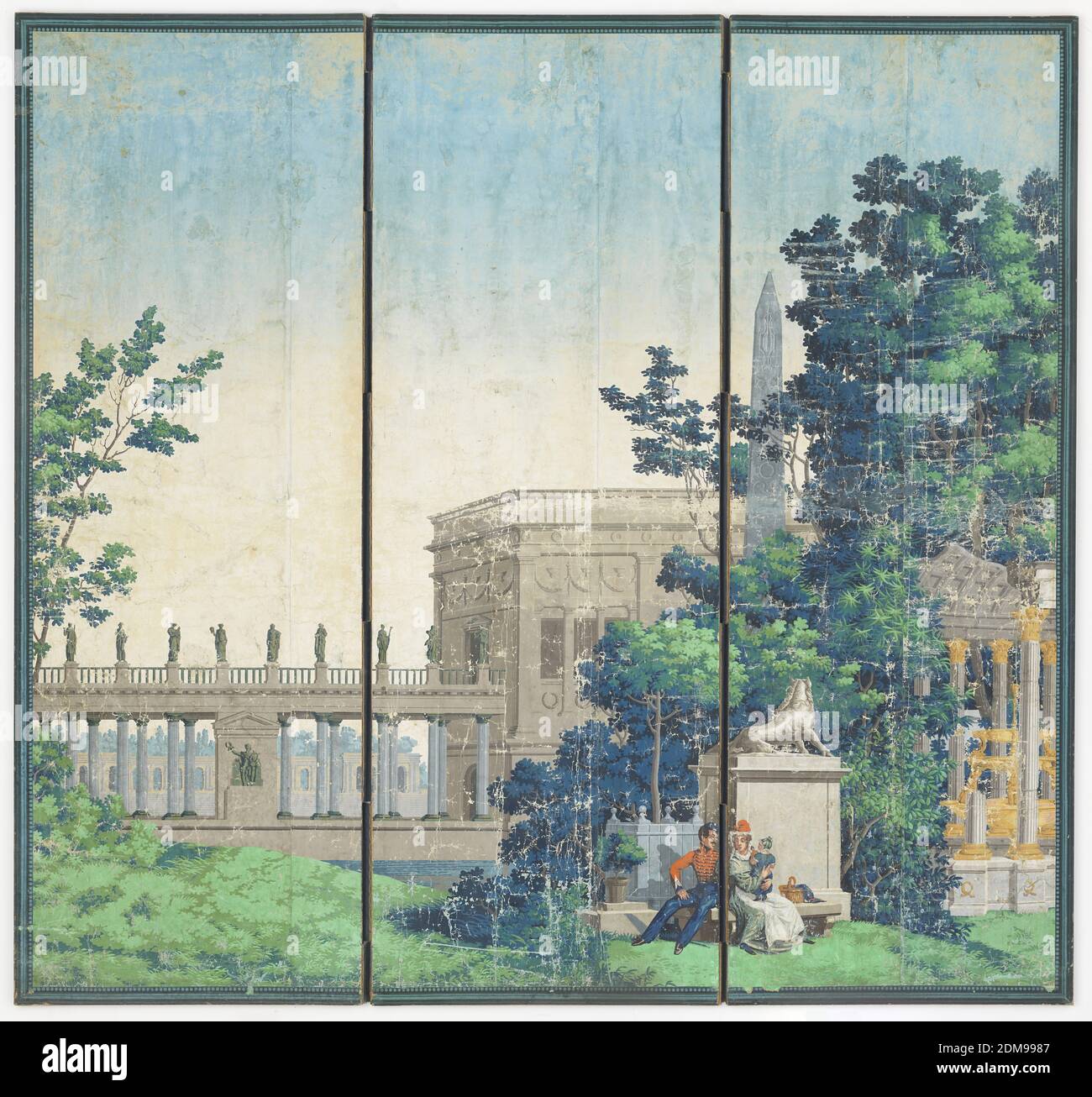 Les Jardins Francais, Zuber & Cie, Rixheim, Alsace, Francia, fondata nel 1797, Pierre-Antoine Mongin, francese, blocco stampato su carta continua, schermo a tre pannelli, caratterizzato da un edificio in stile classico al centro, con colonnato che corre sul lato sinistro del pannello, contenente nove sculture figurali. Di fronte all'edificio si trova l'obelisco. In primo piano ci sono due figure sedute, con una donna che tiene un bambino piccolo, davanti al monumento sormontato con la bestia. Il retro di ogni schermo è diviso in tre sezioni da barre trasversali, ciascuna contenente un quadrato verde stampato su un terreno grigio scuro., Alsace, Rixheim, Francia, 1821 Foto Stock