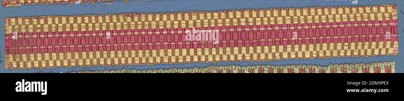 Rifilatura, media: Seta tecnica: Rifilatura di frammenti di tan e rosso in un disegno a scacchiera disposto a formare una striscia rossa tra due gialli., Francia, XVIII secolo, rifilature, rifilatura Foto Stock