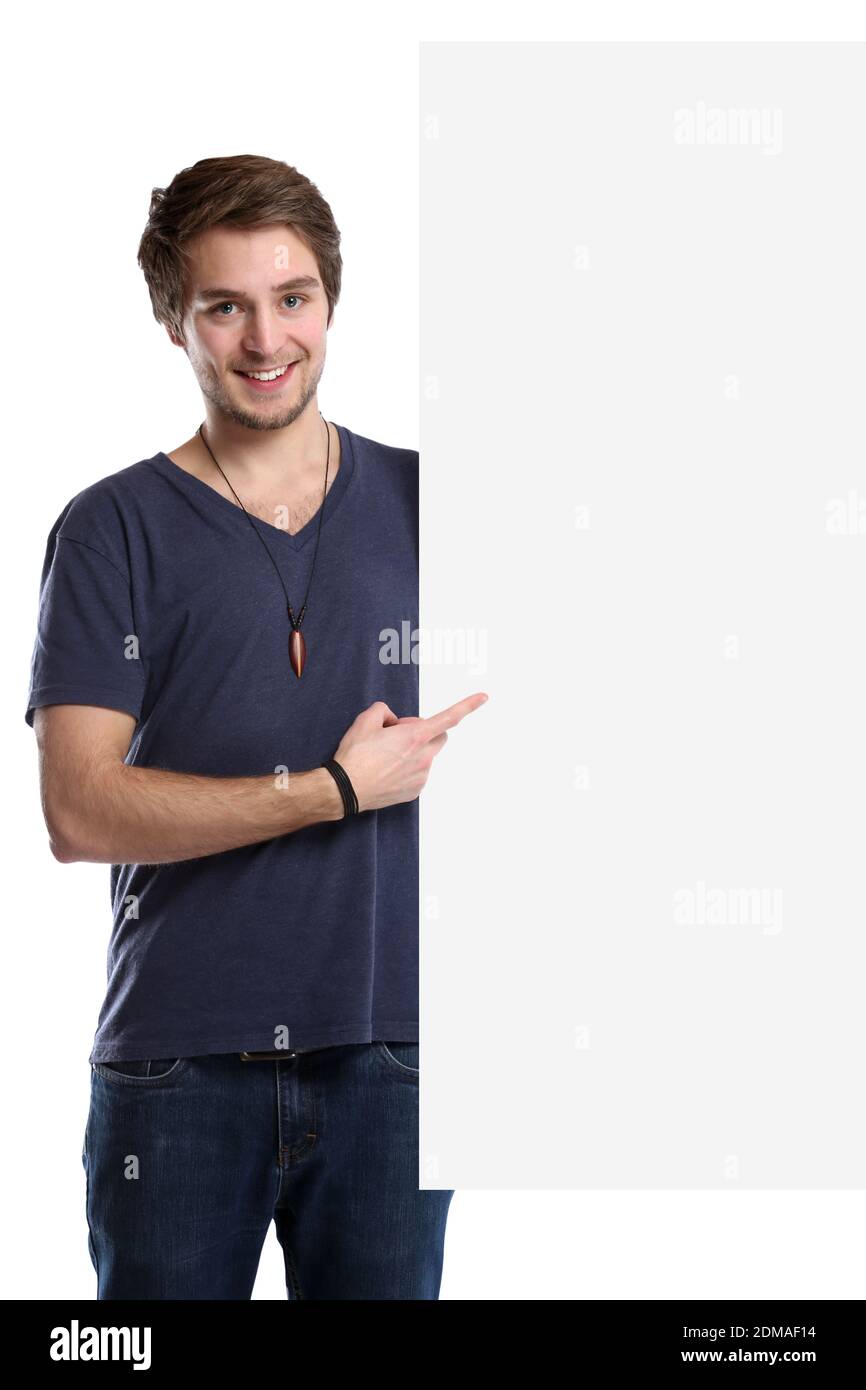 Junger Mann zeigen Werbung Marketing jung leeres Schild leer Textfreiraum Copyspace Freisteller freigestellt auf weissem Hintergrund Foto Stock