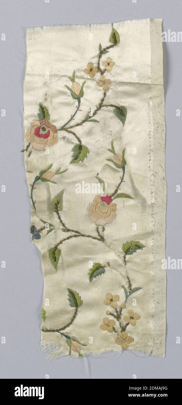 Fragment, Medium: Seta, fili metallici tecnica: Ricamato su tessitura satinata, Bianco satinato con disegno incompleto di rose in scala ridotta in rosso, rosa, rosa, verde e seta tana con brevi pezzi di filo dorato coils., Cina, fine Ottocento, ricamo & cucito, frammento Foto Stock