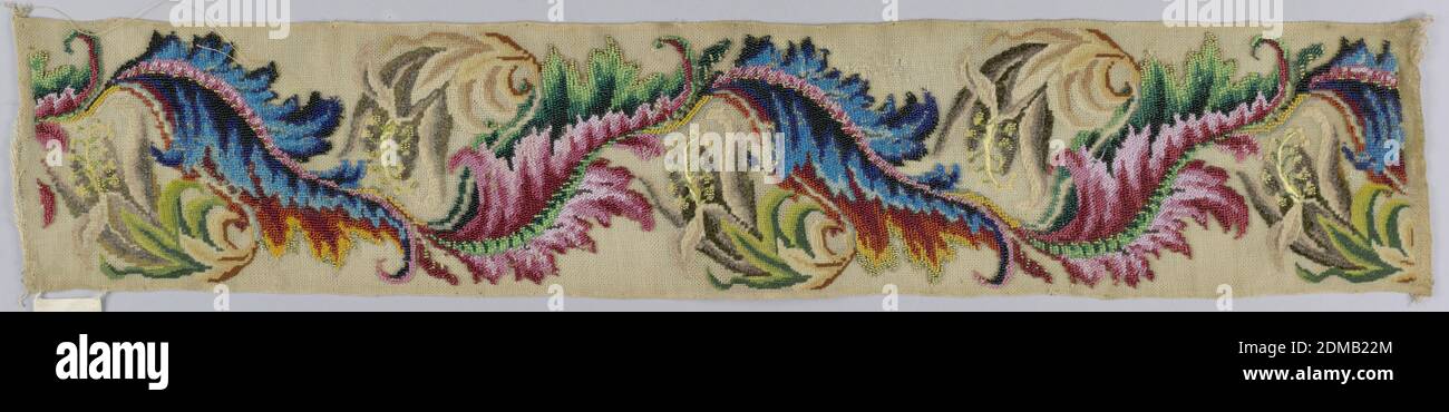 Tessuti, perline di vetro e dorate, seta e lana su tela., motivo ripetuto di fiori ricurvi disposti alternativamente a sinistra e a destra. Colori: Diverse sfumature di blu, rosa, verde, marrone e grigio. Lavorato a cucire, tenda e punto di contorno., Francia, metà del 19 ° secolo, ricamo e cucitura, tessile Foto Stock