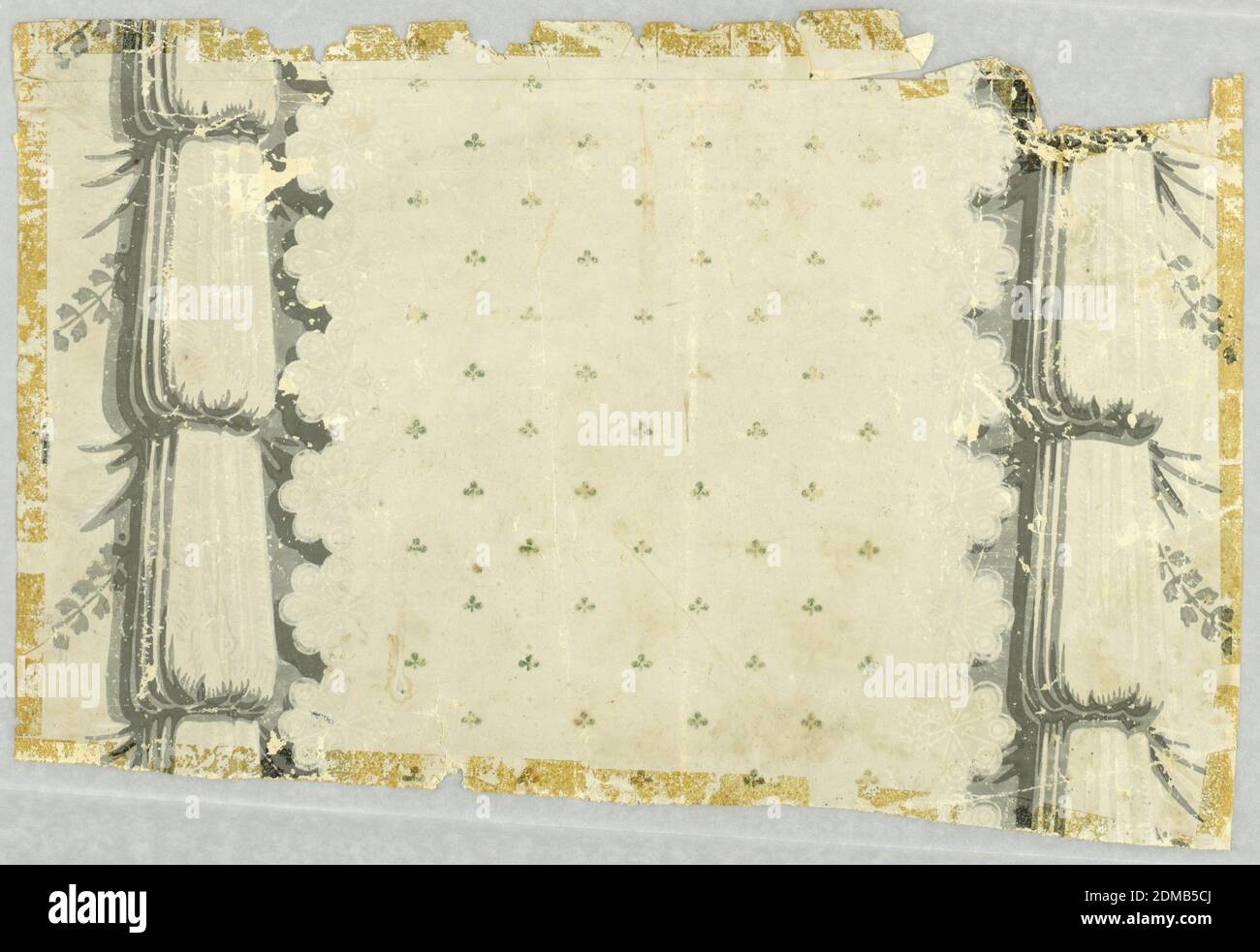 Parete laterale, stampata a blocchi su carta fatta a mano, figura in piedi con cappuccio di Frigiano in schiuma di colonna con cima di aquila. Eagle con 2 protezioni sull'altro lato della colonna. Questo si alterna con scena di tre bambini e piccolo cane di fronte al mare. Un bambino porta tosse di pino. Grande nave in acqua. Documento originale per 'Norwich House.', USA, ca. 1790, rivestimenti, pareti laterali Foto Stock