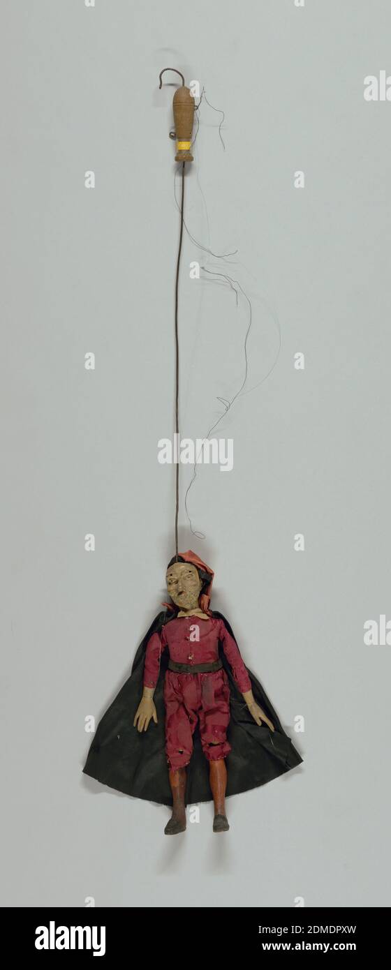 Pantalone, legno intagliato e dipinto, vetro e tessuto, set di marionette Commedia dell'arte, ognuna con maschere facciali e costume di carattere stock. Pantalone mostrato con maschera bearded e naso agganciato. Capo nero, abbigliamento e berretto rossi. Mani in legno cucite in maniche., Italia, XVIII secolo, teatro, Arti decorative, Puppet, Puppet Foto Stock