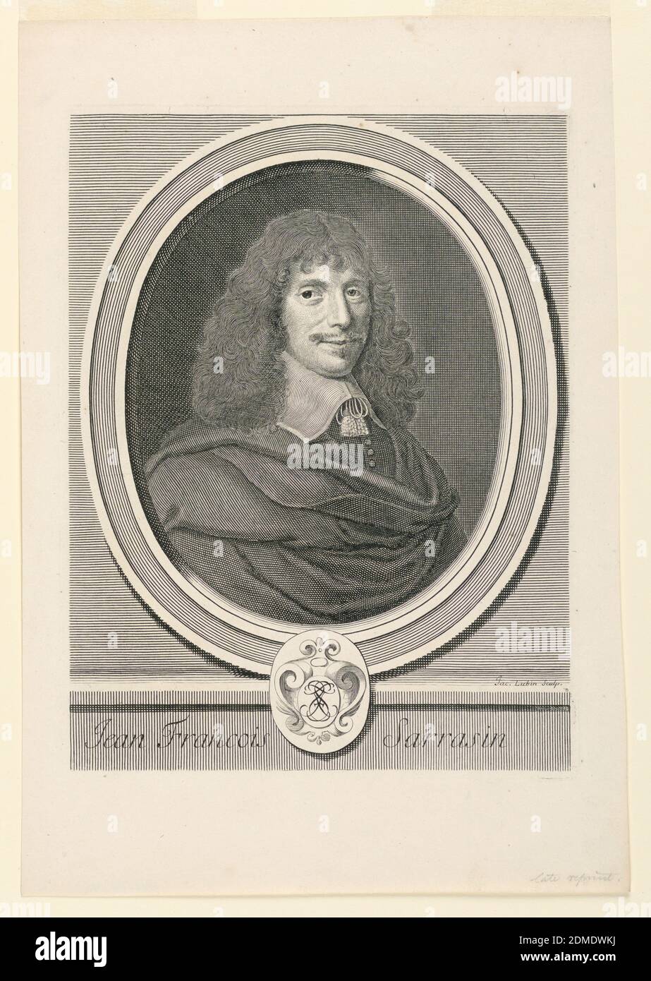 Ritratto di Jean François Sarrasin (1603-1654), Jacques Lubin, francese, 1637 - 1695, incisione su carta, Ritratto a tre quarti di lunghezza, rivolto a destra. Il sitter indossa una parrucca e un mantello drappeggiato intorno alle spalle. Il ritratto, in una cornice ovale con stemma nella parte inferiore, si erge su una stampigliatura inscritta., France, 1696-1700, Print Foto Stock