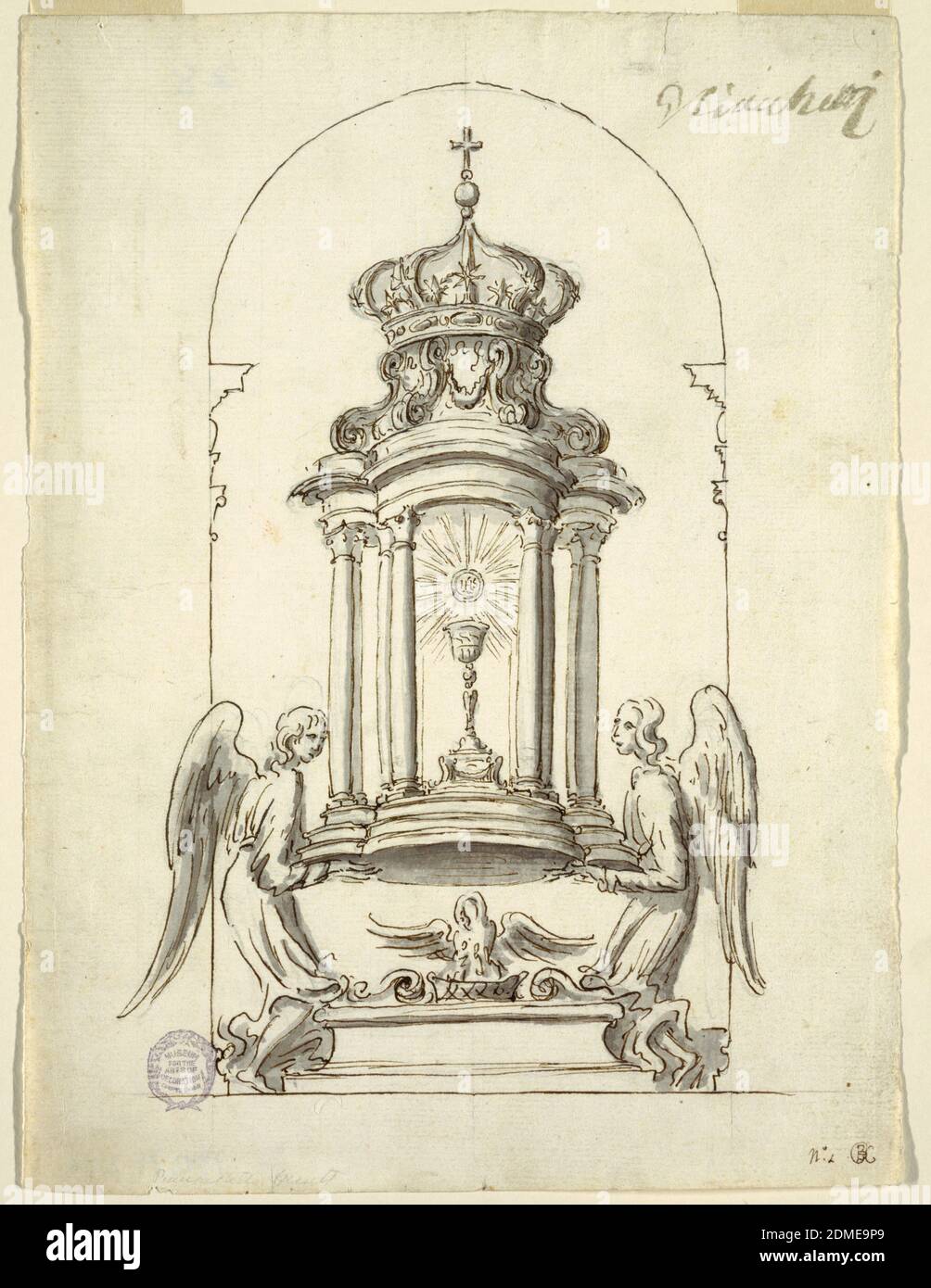 Disegno per una porta del Tabernacolo da eseguire in bronzo, G B C, penna e inchiostro marrone, pennello e lavaggio grigio, grafite su carta, due angeli stanno sostenendo un padiglione con il calice e l'ospite, il tetto è a forma di corona. Tra le mantelle degli angeli, una calza con un cigno in cima. In basso a destra, L "N. 2" e un monogramma, "BC." Sopra in un'altra scrittura, probabilmente dell'uomo, che fa la commissione: G. Ciacchetti, che può significare la sua firma o il nome dell'artista. Foto Stock