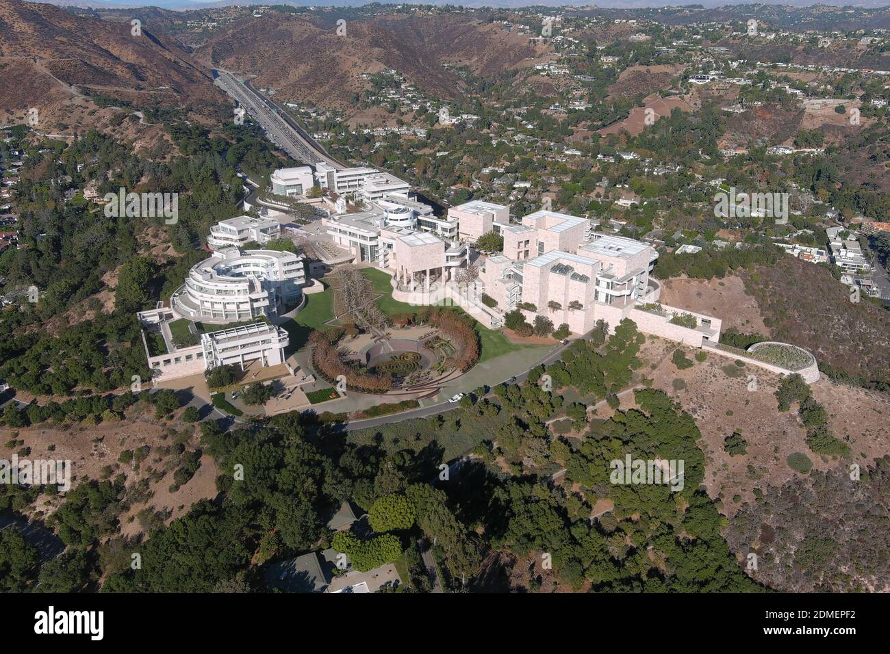 Una vista aerea del Getty Center, martedì 15 dicembre 2020, a Los Angeles. Foto Stock