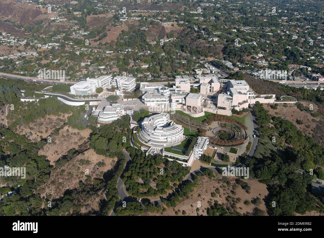 Una vista aerea del Getty Center, martedì 15 dicembre 2020, a Los Angeles. Foto Stock
