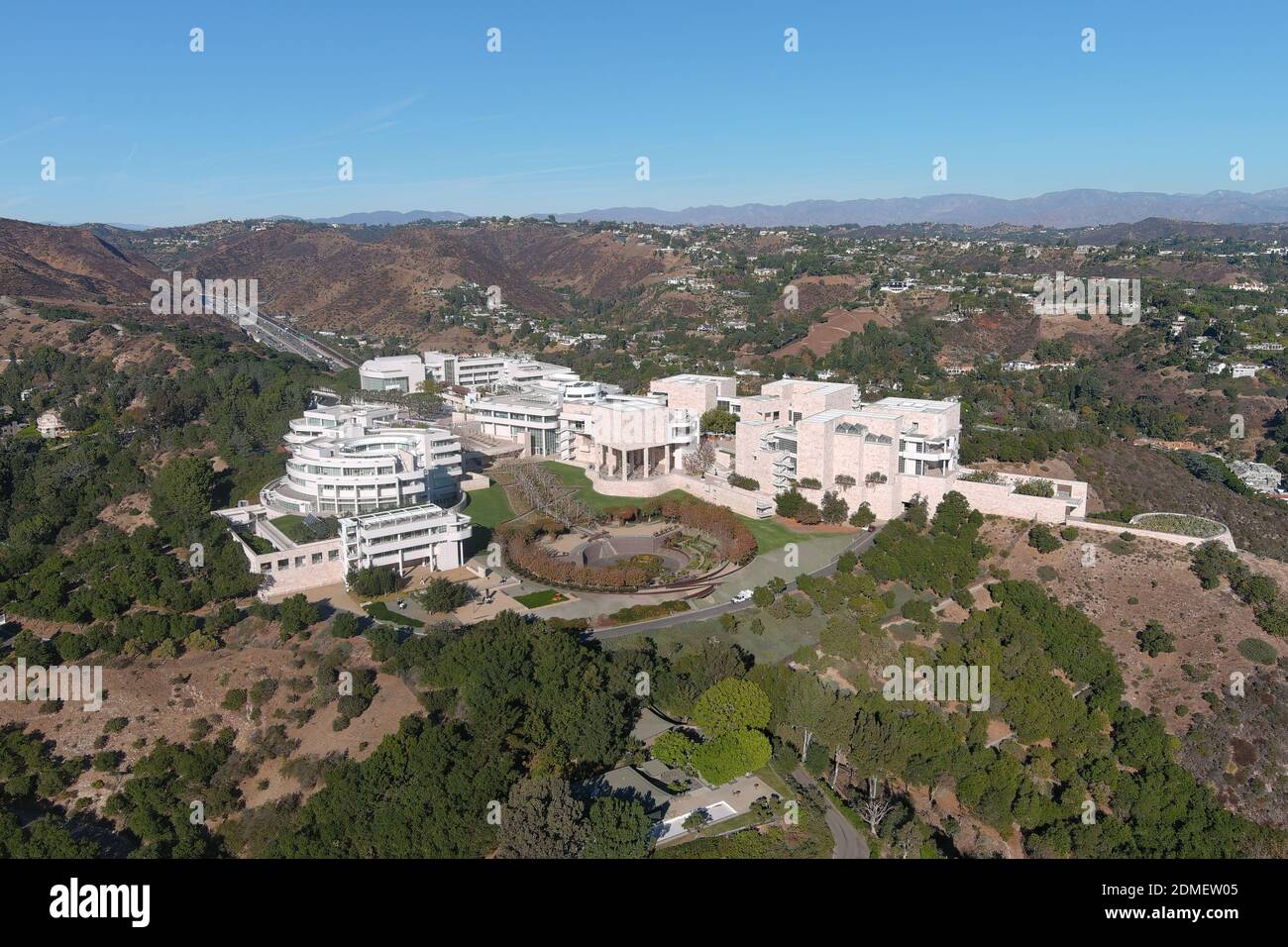 Una vista aerea del Getty Center, martedì 15 dicembre 2020, a Los Angeles. Foto Stock