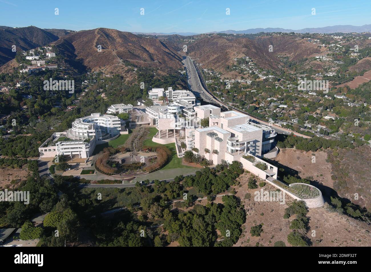 Una vista aerea del Getty Center, martedì 15 dicembre 2020, a Los Angeles. Foto Stock