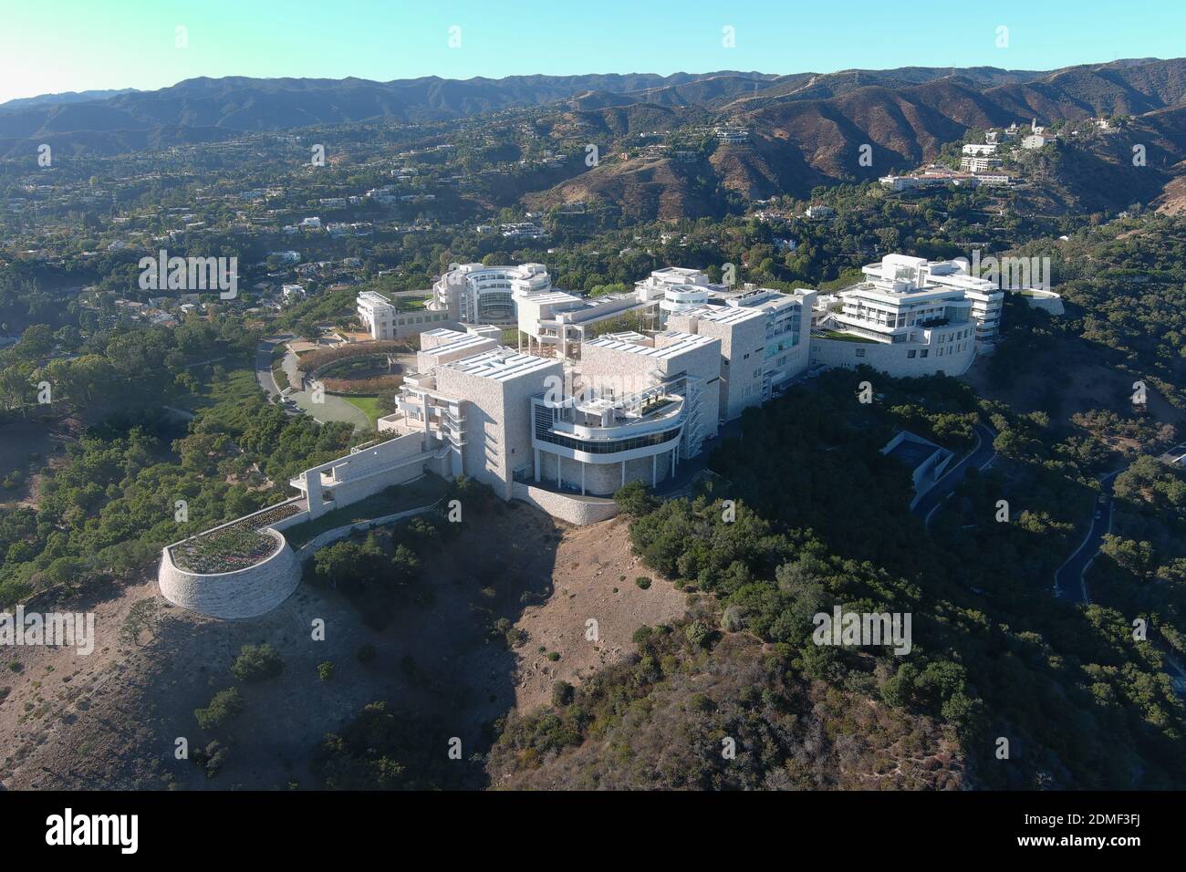 Una vista aerea del Getty Center, martedì 15 dicembre 2020, a Los Angeles. Foto Stock