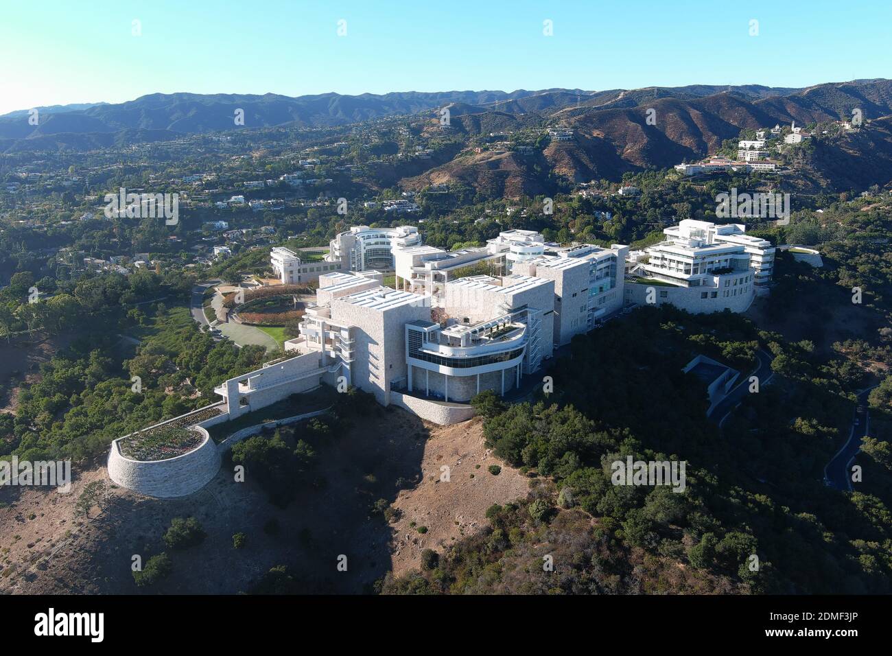 Una vista aerea del Getty Center, martedì 15 dicembre 2020, a Los Angeles. Foto Stock