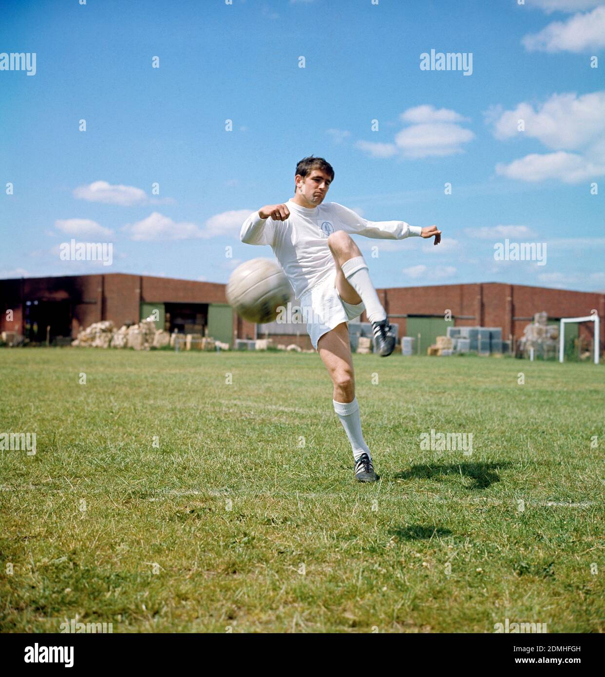 Foto del file datata 01-07-1969 di Norman Hunter, Leeds United Foto Stock