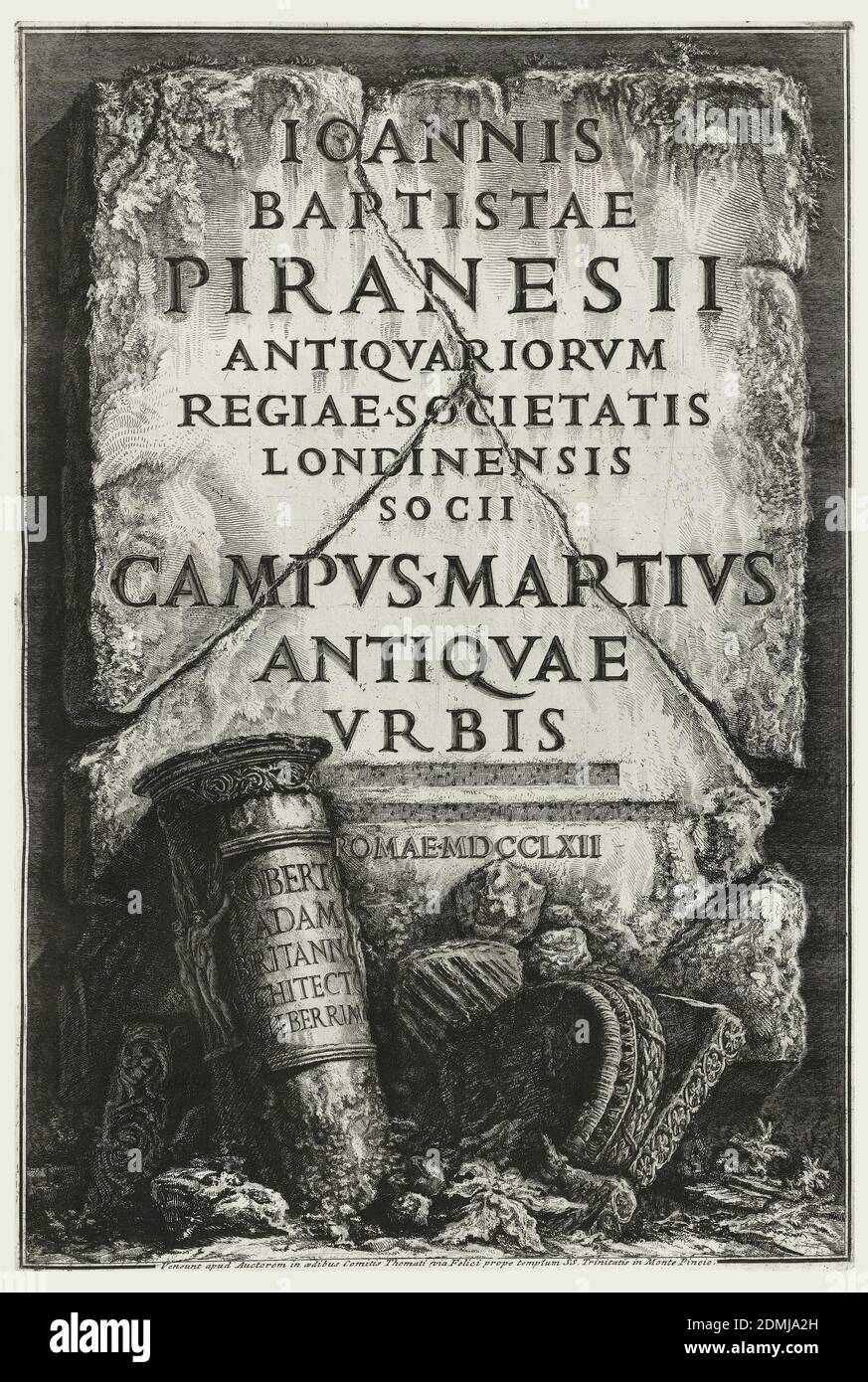 Frontespizio, con dedica a Robert Adam, in il campo Marzio dell'Antica Roma, Giovanni Battista Piranesi, italiano, 1720–1778, Giovanni Battista Piranesi, italiano, 1720–1778, incisione con incisione, copertine originali di cartoncino blu su carta in crema, frontespizio raffigura una grande lastra di pietra iscritta con il titolo del libro. Sotto, colonna rovinata, su cui è un'iscrizione di dedica, e la sua capitale., Roma, Italia, 1762, architettura, Libro, Libro Foto Stock