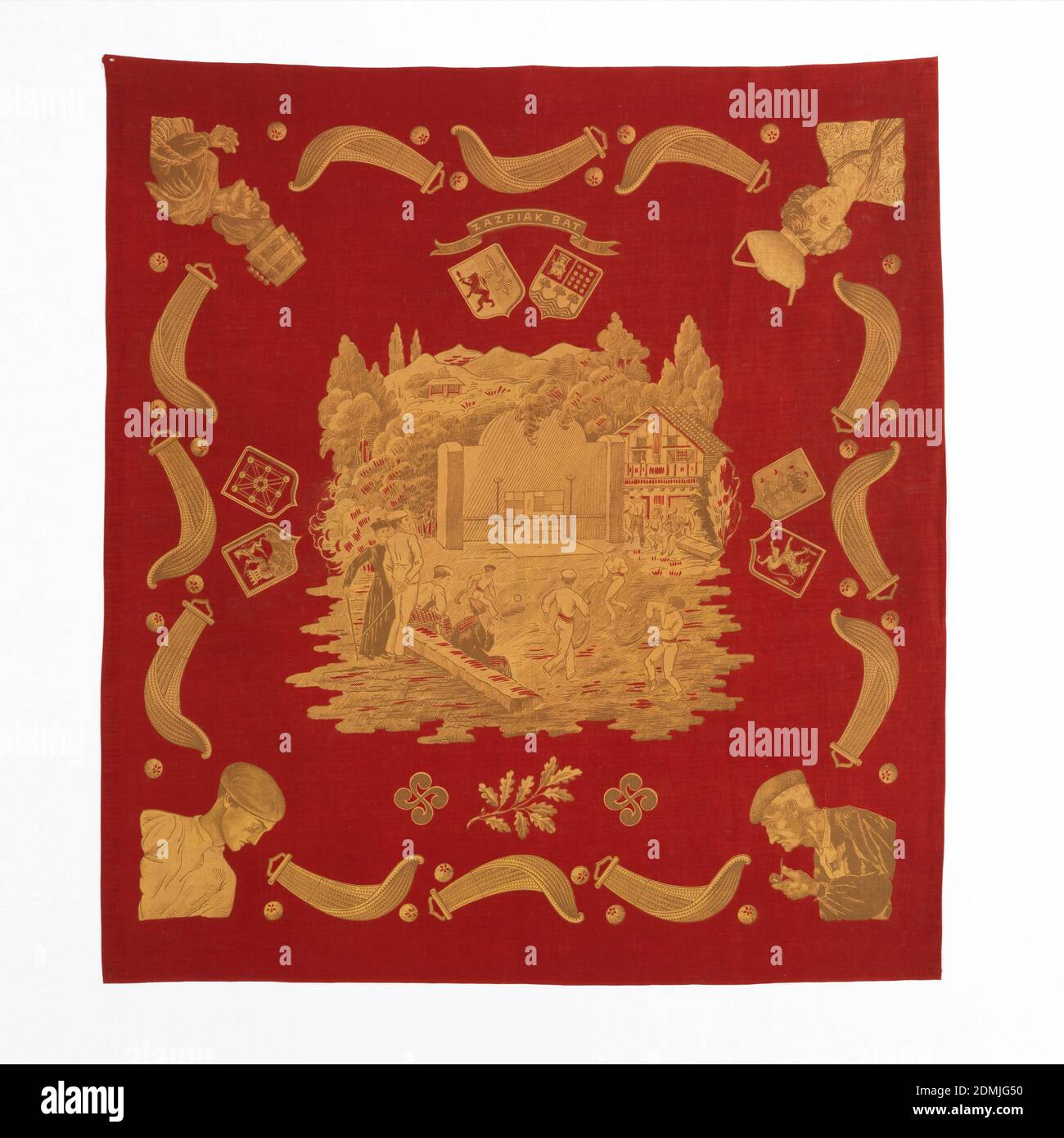 Fazzoletto, Medio: Cotone tecnica: Stampato su tessitura semplice, sfondo rosso con stampa tan scena di un gioco di pallamano al centro. Figure a tutti e quattro gli angoli con un bordo di palline e scoop. Gli scudi circondano la scena a sinistra, in alto e a destra, dove il fondo ha un ramo a foglia con fiori su entrambi i lati. Shield in alto ha un banner con la lettura 'ZAZPIK BAT' che significa un gioco di pallamano., forse Spagna, fine del 19 ° secolo, stampati, tinti e dipinti tessuti, fazzoletto Foto Stock