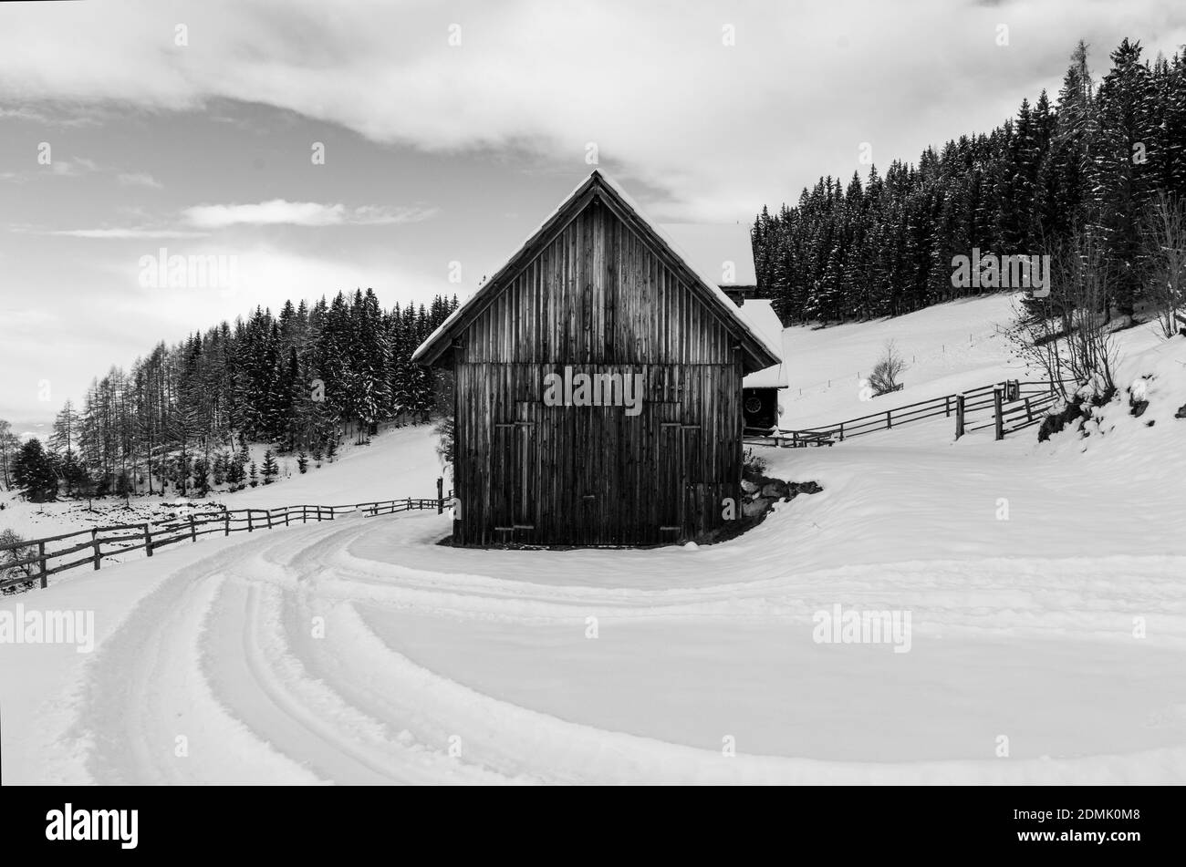 Capanna Stoana in inverno in bianco e nero, Kleinlobming, Austria Foto Stock