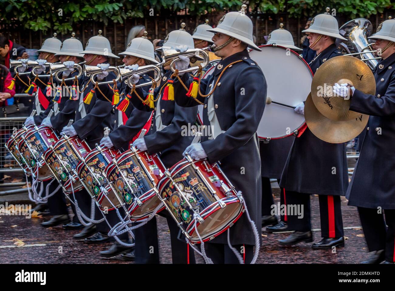 Buglers of the Band of Her Majesty's Royal Marines, Birdcage Walk, Londra Foto Stock