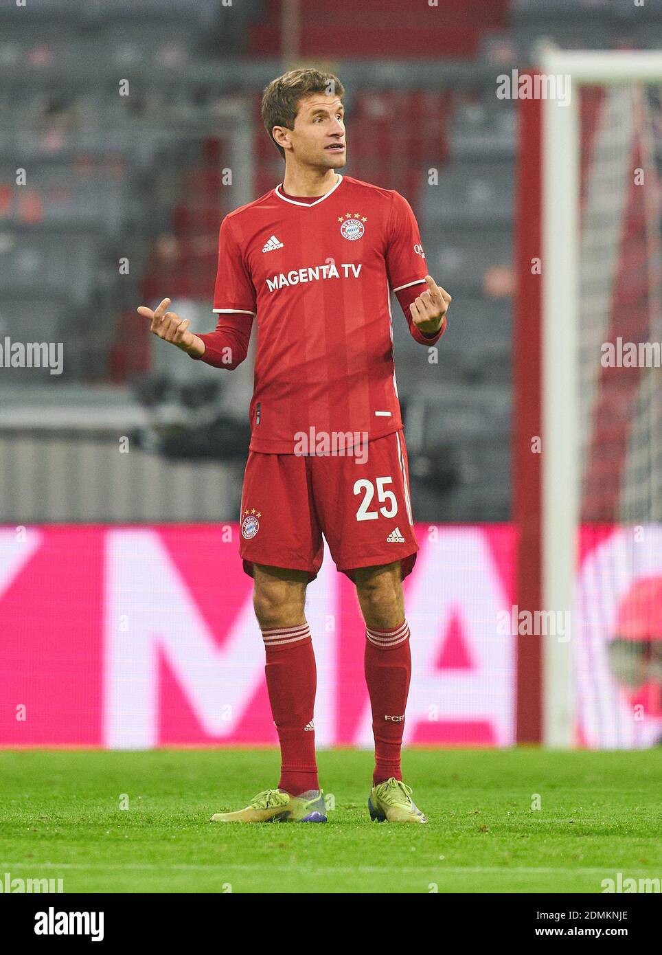 Munich, Germany. 16th Dec, 2020. Thomas MUELLER, MÜLLER, FCB 25  in the match FC BAYERN MUENCHEN - VFL WOLFSBURG 2-1 1.German Football League on December 16, 2020 in Munich, Germany.  Season 2020/2021, matchday 12, 1. Credit: Peter Schatz/Alamy Live News Foto Stock