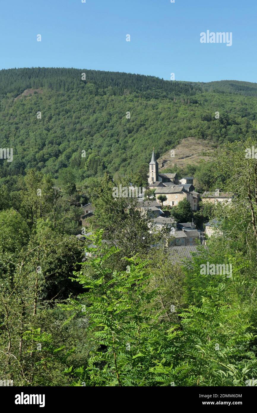 Il villaggio di Gijounet nella catena montuosa Lacaune (Francia meridionale  Foto stock - Alamy