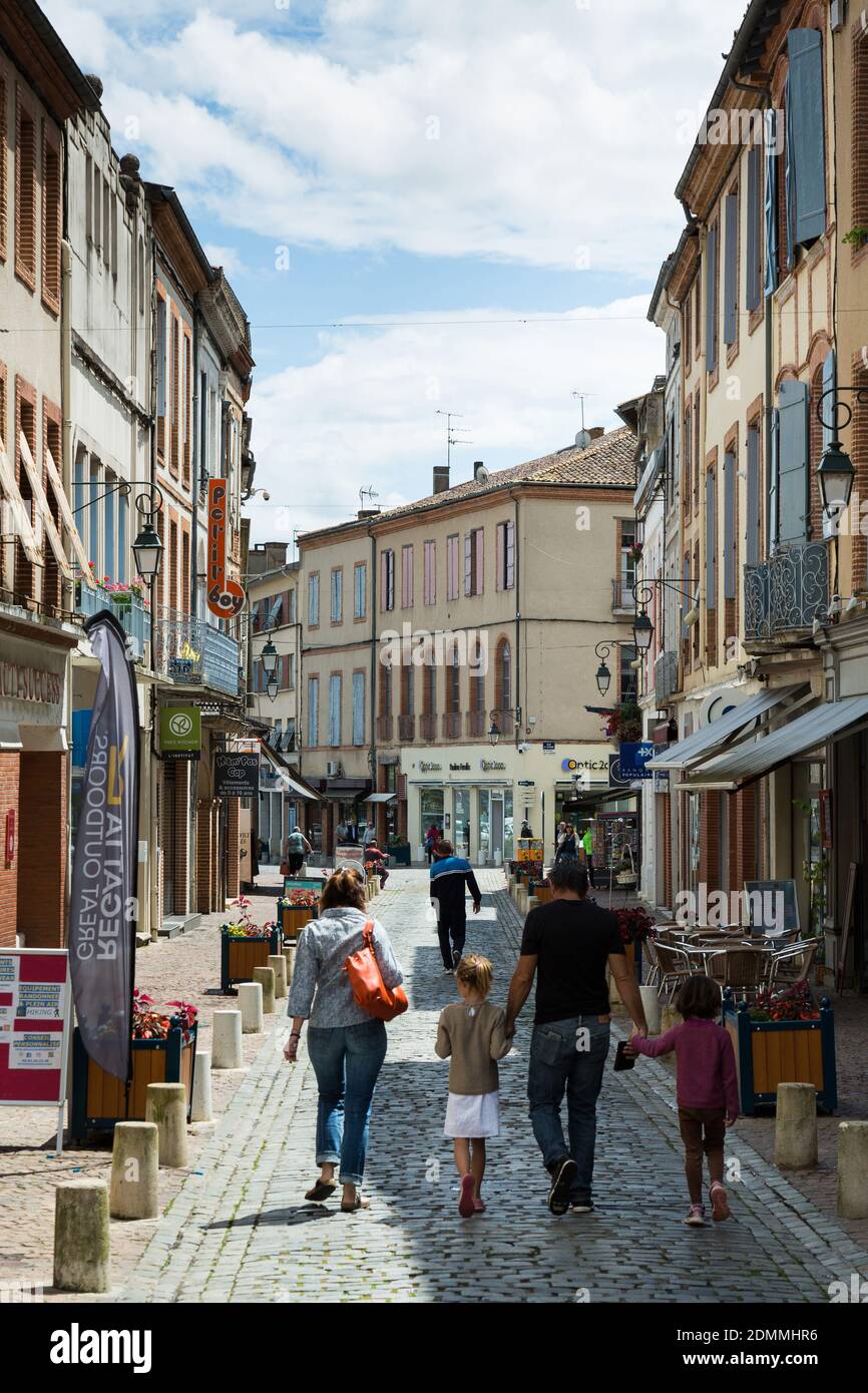 Moissac (Francia sud-occidentale): Rue de la Republique nel centro della città Foto Stock