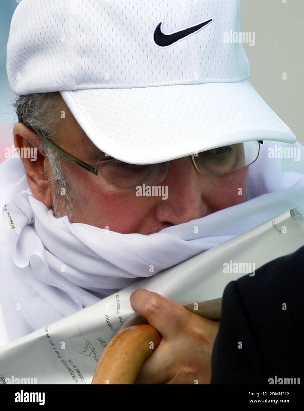 File photo datato 20/8/2009 di Abdelbaset al-Megrahi. Jim Swire, il padre di una vittima di un attentato di Lockerbie, ha dichiarato di sperare che "una certa verità verrà fuori" dopo che è emerso il Dipartimento di giustizia degli Stati Uniti prevede di dissigillare le accuse in relazione all'attacco. Il bombardamento del volo Pan Am 103, in viaggio da Londra a New York il 21 1988 dicembre, ha ucciso 270 persone nella più grande atrocità terroristica della Gran Bretagna. Foto Stock
