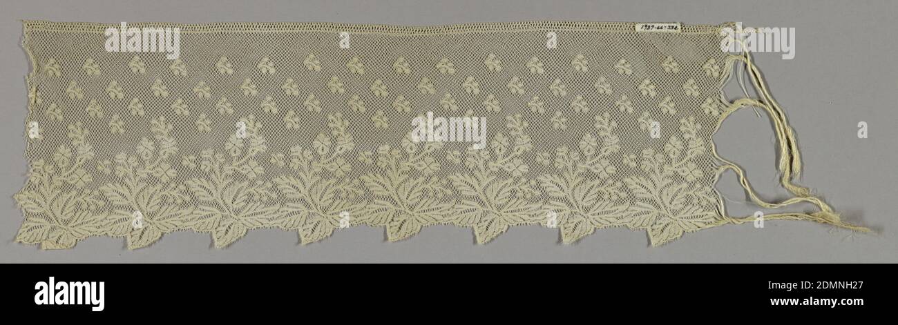 Borders (Five), Medium: tecnica lino: Pizzo a bobina (terra di Valenciennes tardi), bacche nere spruzzate in campo sopra il confine di piante che formano il bordo angolare; maglia quadrata, Francia, 19 ° secolo, pizzo, bordi (cinque Foto Stock