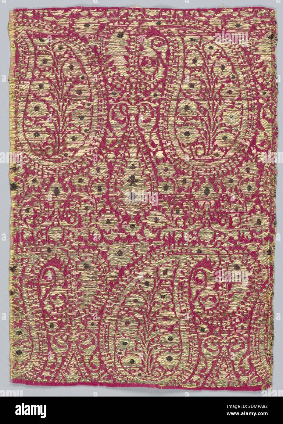 Fragment, Medium: Silk tecnica: Trama galleggia su fondazione satinata, ripetizione ravvicinata di 'boteh' rivolta in direzione alternata. In oro e nero su magenta., Iran, 18 ° secolo, tessuti tessuti, frammento Foto Stock