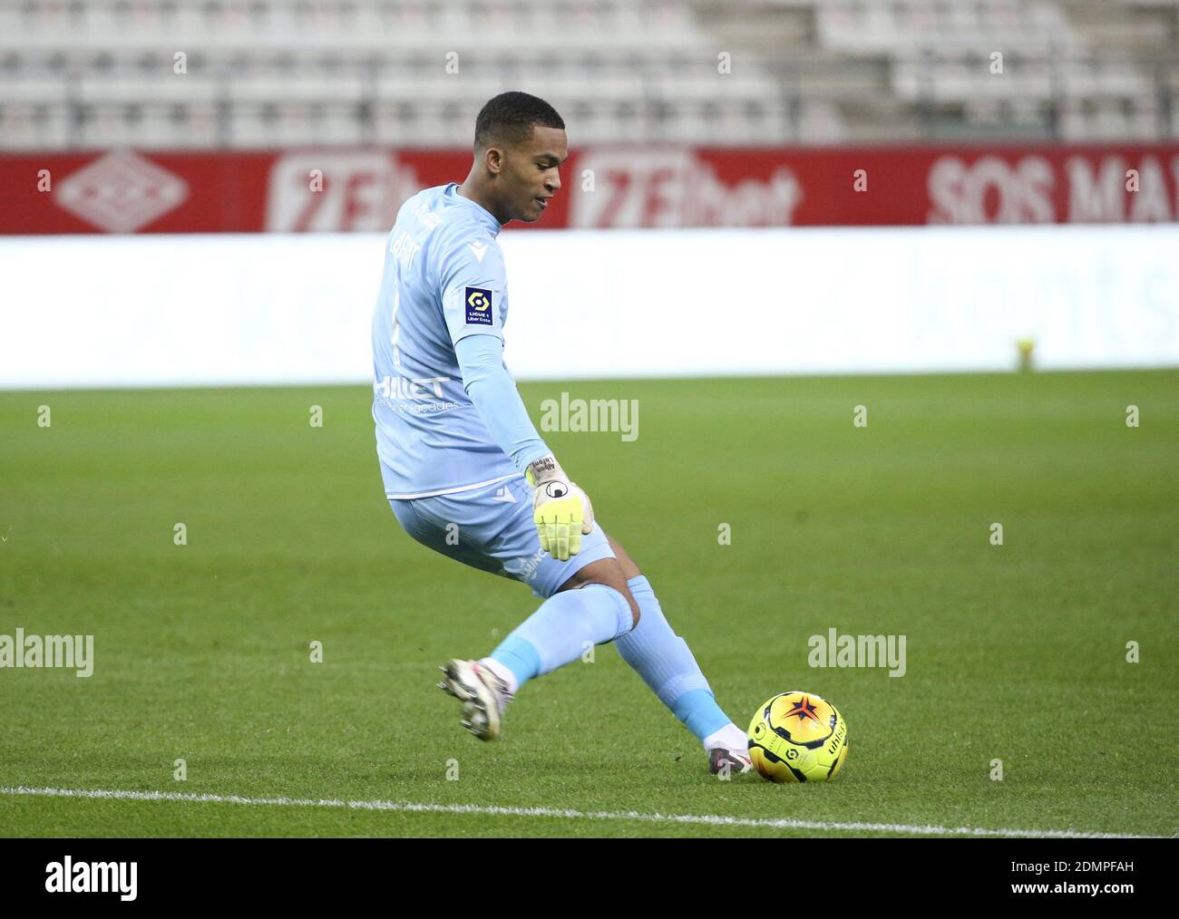 Portiere del FC Nantes Alban Lafont durante il campionato francese Ligue 1  partita di calcio tra Stade de Reims e FC Nantes/LM Foto stock - Alamy