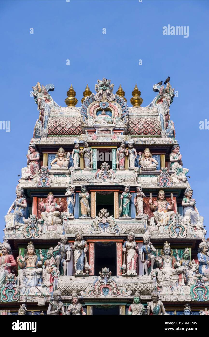 Singapore: Gopuram (grande ingresso torre) del tempio indù Sri Mariamman a Chinatown Foto Stock