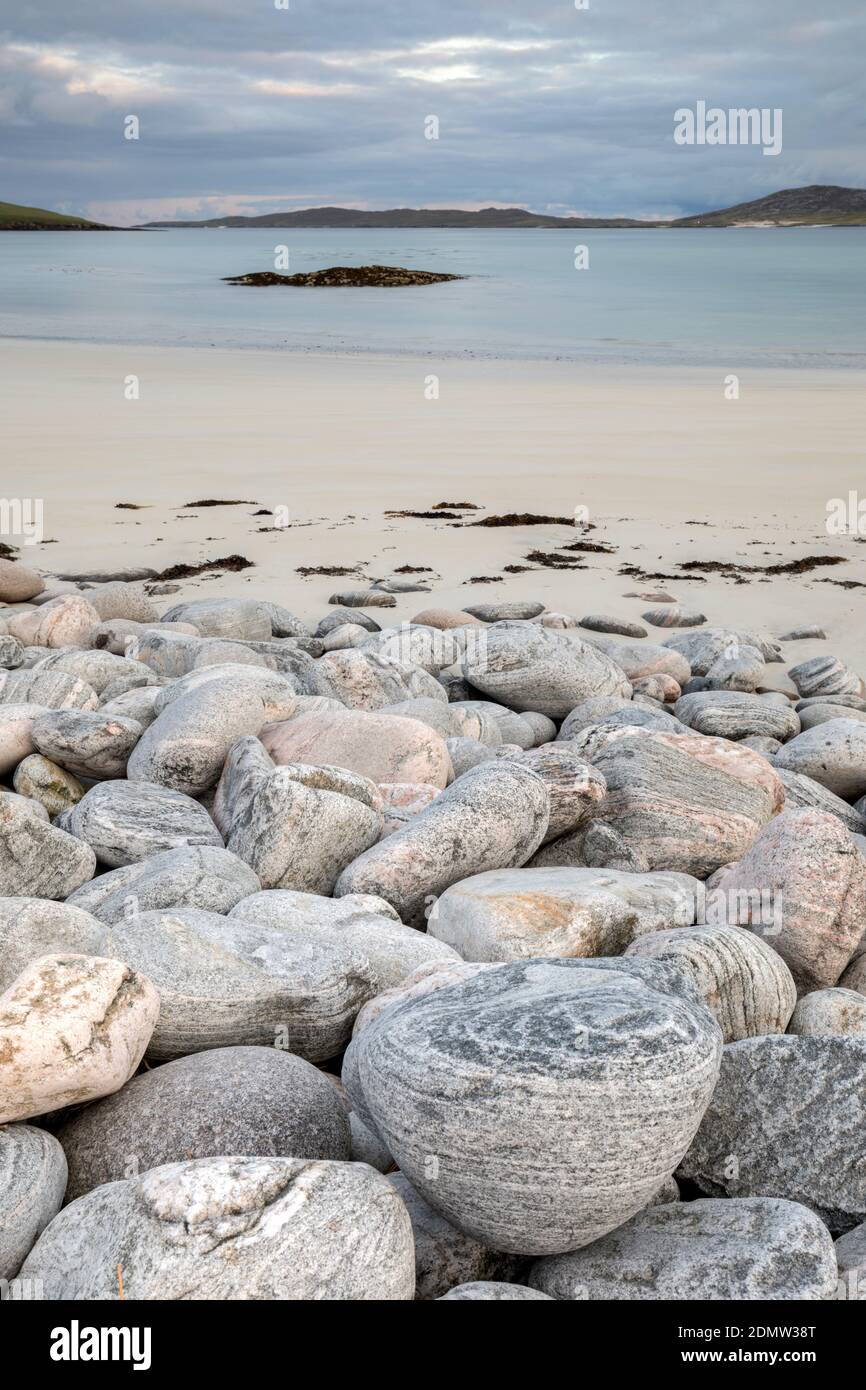 Boulders sulla Seilebost Beach Isle of Harris, Ebridi esterne, Scozia Foto Stock