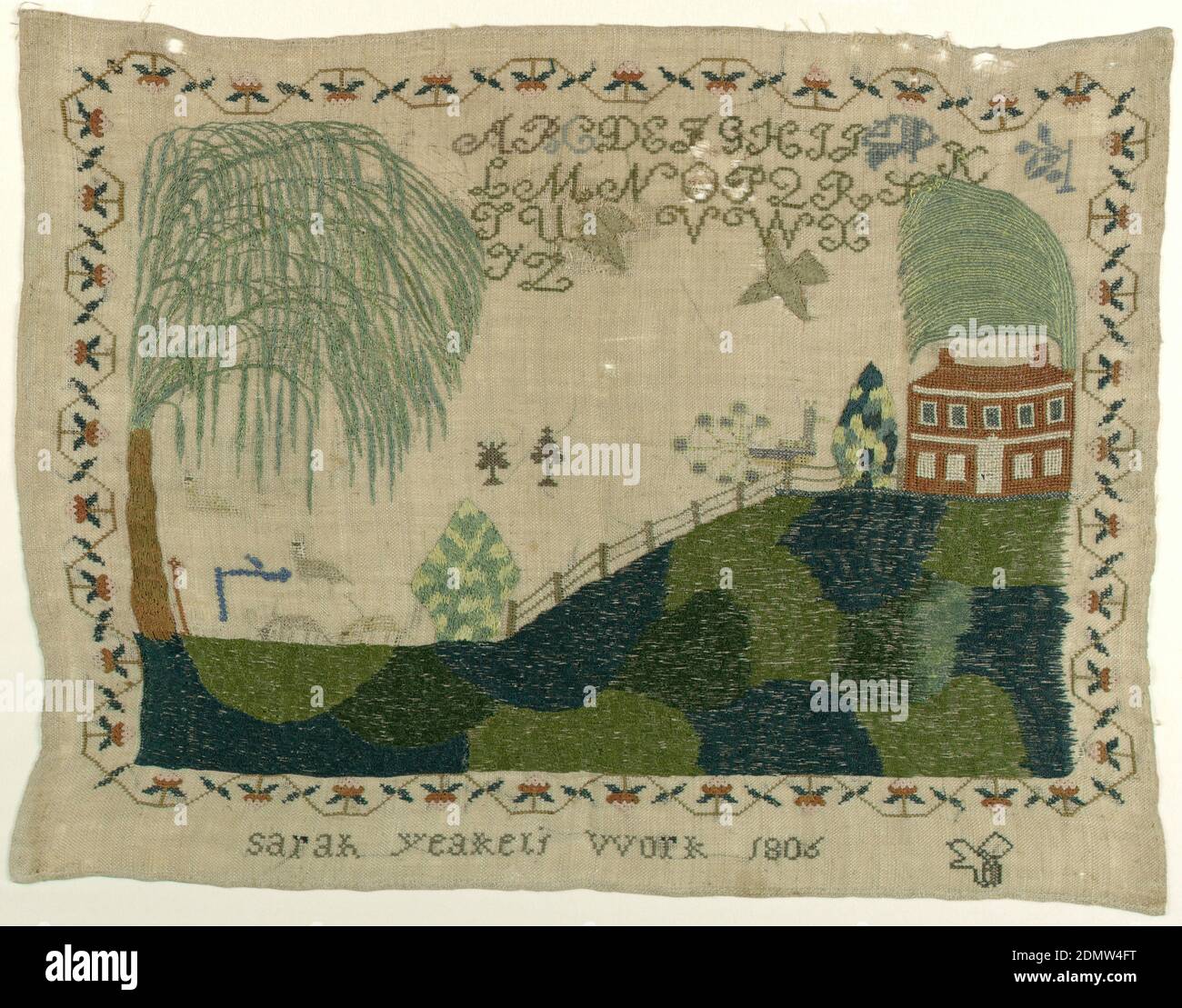 Campionatore, Sarah Yeakel, (americano), Medio: Ricamo di seta e cotone, tecnica di fondazione del lino: Ricamato in punti a croce, gambo e rococò su una fondazione di tessitura piana, una casa sulla cima di una collina che sorge a destra, con salici piangenti e altri alberi, una recinzione, pecore, un pavone, uccelli volanti e un alfabeto; Circondato da un bordo angolare di vite di fragola., Pennsylvania, USA, 1806, ricamo & cucendo, Sampler Foto Stock