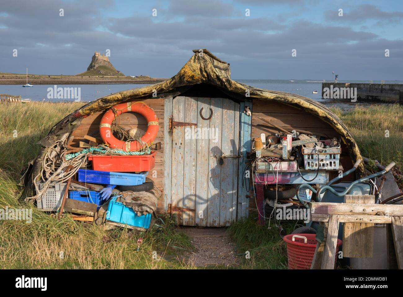 Rifugio dei pescatori, porto di Holy Island, Lindisfarne, Northumberland Foto Stock