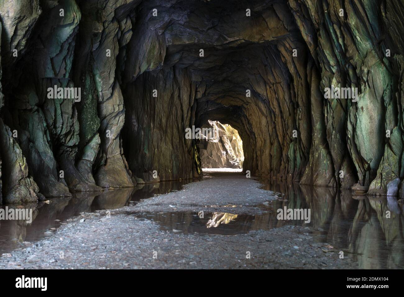 Cathedral Cave tunnel, Little Langdale, Cumbria, Regno Unito Foto Stock