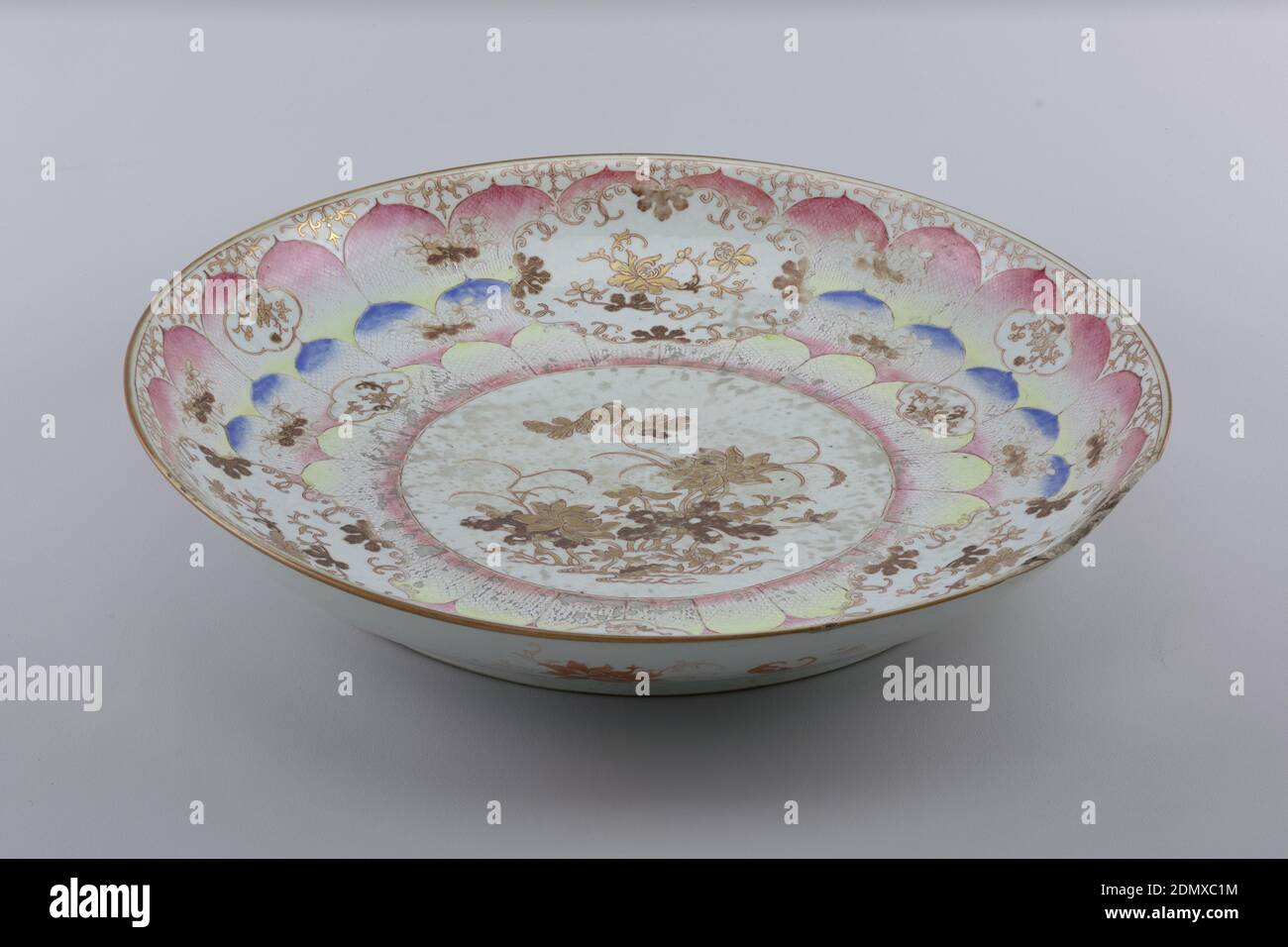 Piatto, porcellana, Cina, ca. 1736–96, ceramica, arti decorative, piatto Foto Stock