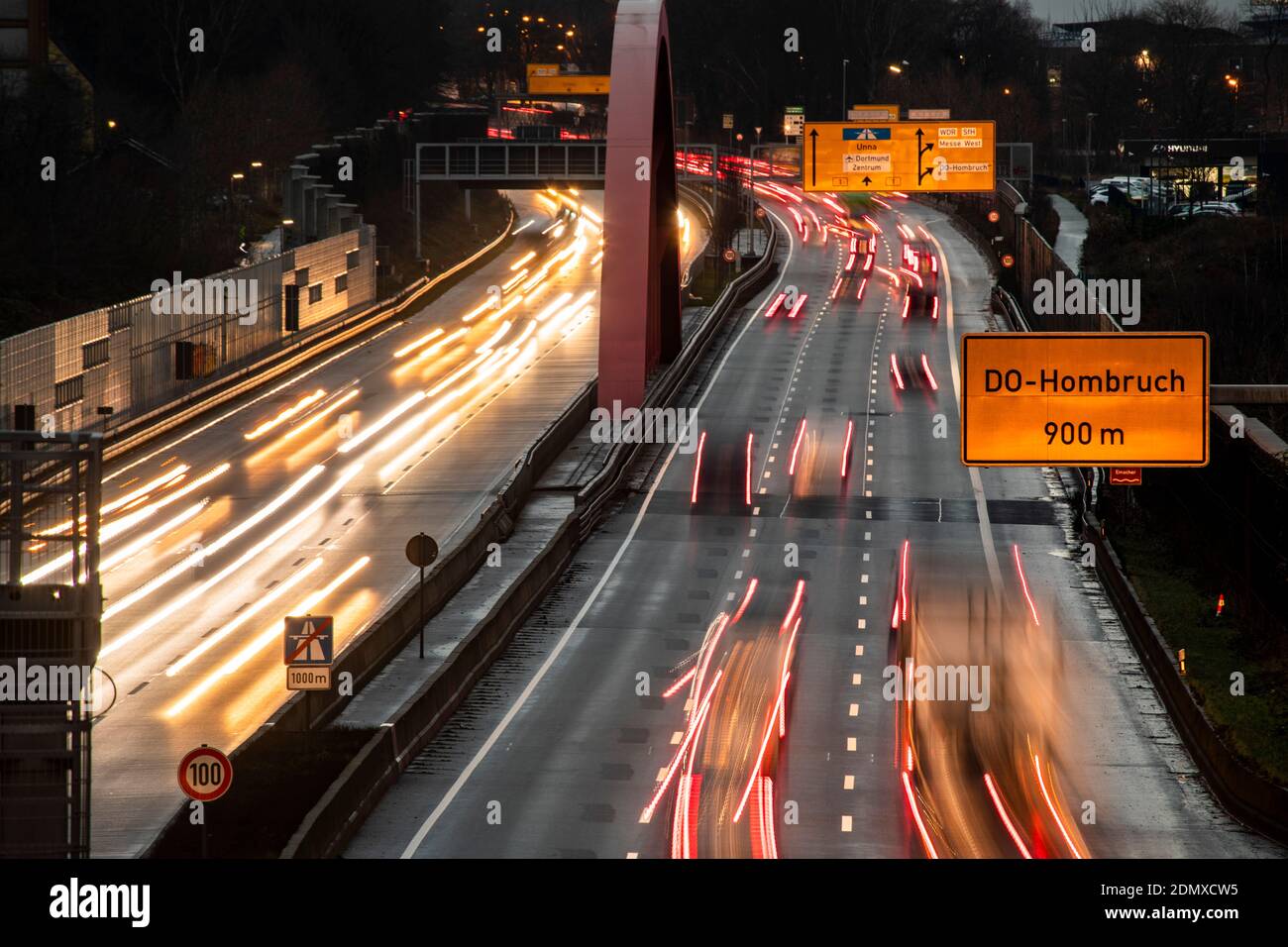 Strada di raccordo Rheinlanddamm al centro di Dortmund durante la corsa ora Foto Stock