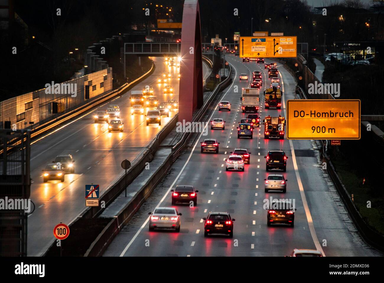 Strada di raccordo Rheinlanddamm al centro di Dortmund durante la corsa ora Foto Stock