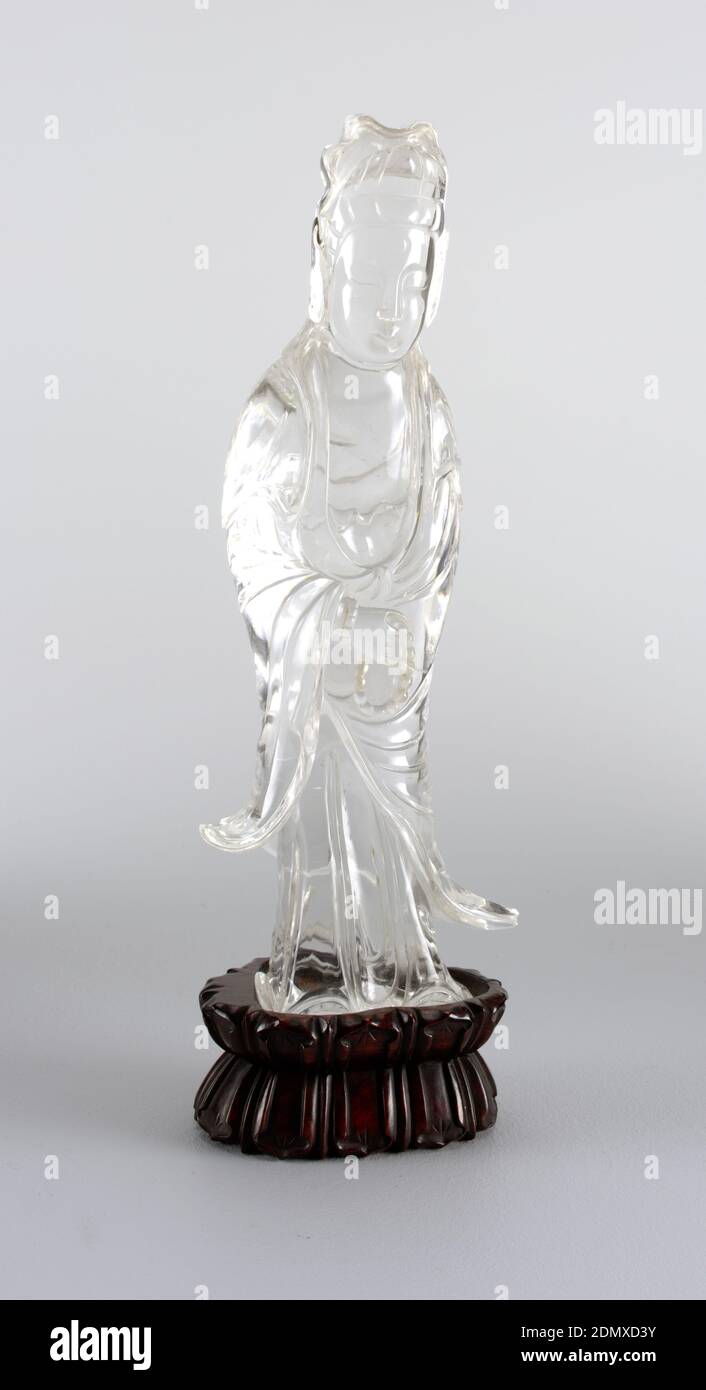 Standing Guanyin ('Dea della Misericordia'), cristallo di roccia; legno, 19 ° secolo, scultura, arti decorative, scultura devozionale, scultura devozionale Foto Stock
