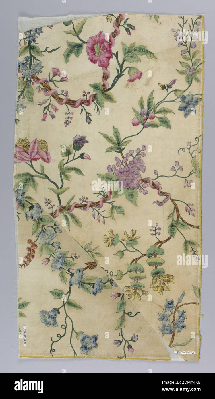 Frammento, medio: Seta; tempera tecnica: Stampata e dipinta su tessitura piana, due frammenti di seta bianca dipinta in tempera policroma. Disegno di rami torcenti, avvolti con nastro rosa, da cui primaverile fiori varicolori e fogliame e bacche., Cina, 18 ° secolo, stampati, tinti e dipinti tessili, frammento Foto Stock
