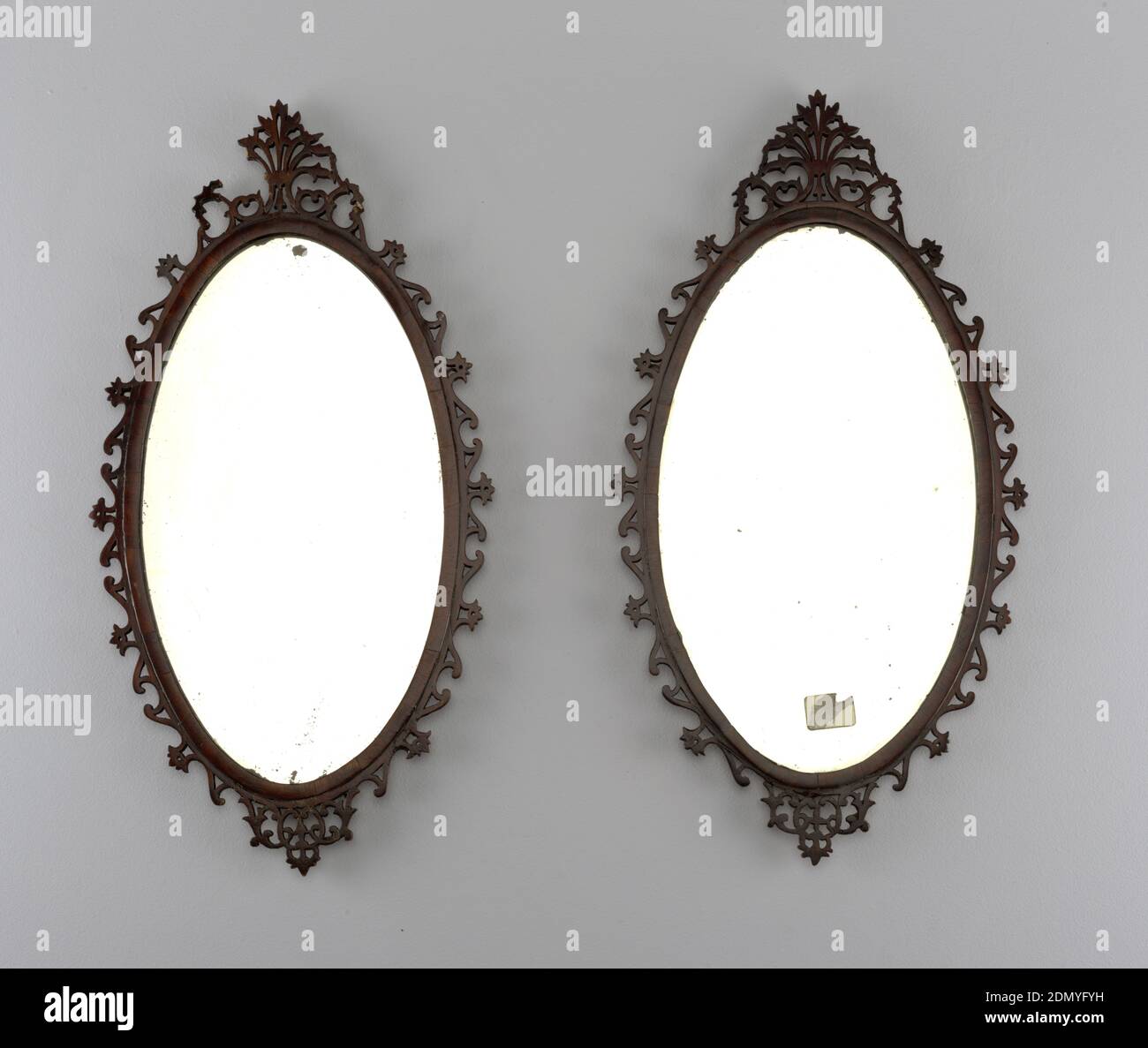 Specchi ovali immagini e fotografie stock ad alta risoluzione - Alamy