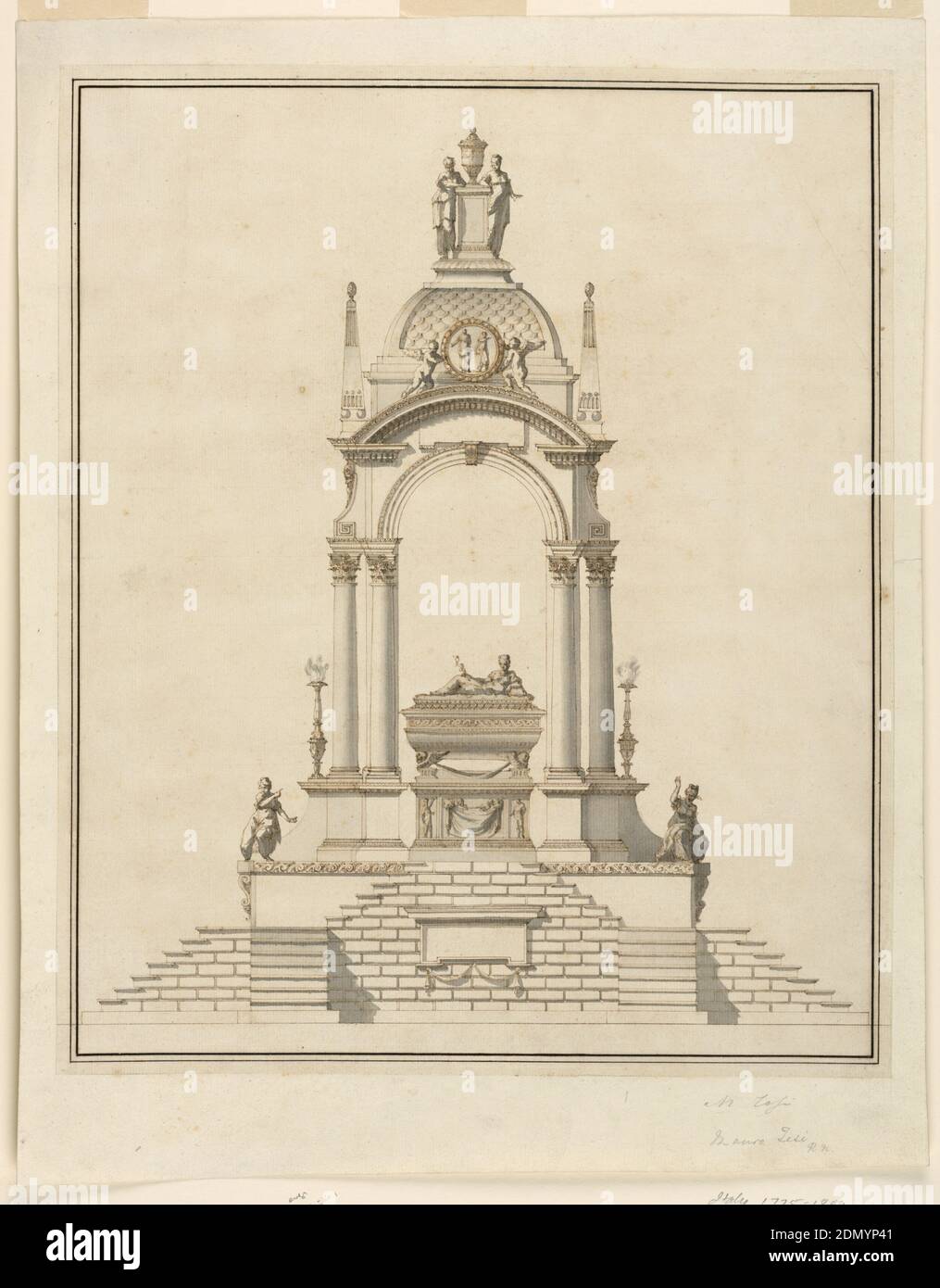 Monumento sepolcrale, penna e inchiostro marrone, pennello e lavaggio grigio su carta, progettazione di un monumento sepolcrale. Vista elevazione. Le scale conducono ad una piattaforma al centro della quale si erge un sarcofago su un piedistallo sostenuto da teschi alati. Una statua femminile reclinata si trova sul sarcofago. Tiene un bastone circondato da un serpente. Alla base del monumento, agli angoli, si trovano due statue femminili. Nel loro gesto, puntano verso il sarcofago. Le colonne doppie sostengono un arco e una cupola quadrata decorata, al centro, con un medaglione sostenuto da due cupole. Foto Stock