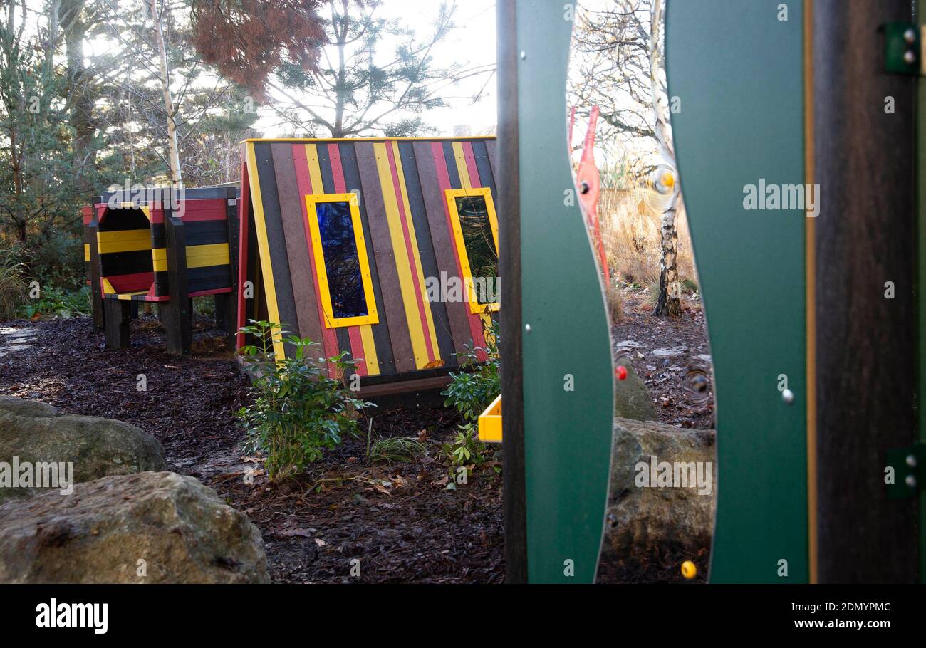 USO EDITORIALE SOLO opinioni generali all'apertura ufficiale il primo parco giochi del Regno Unito da McDonald's, fatto da giocattoli pasto felice a Ronald McDonald House Charities UK (RMHC UK) a Oxford. Foto Stock