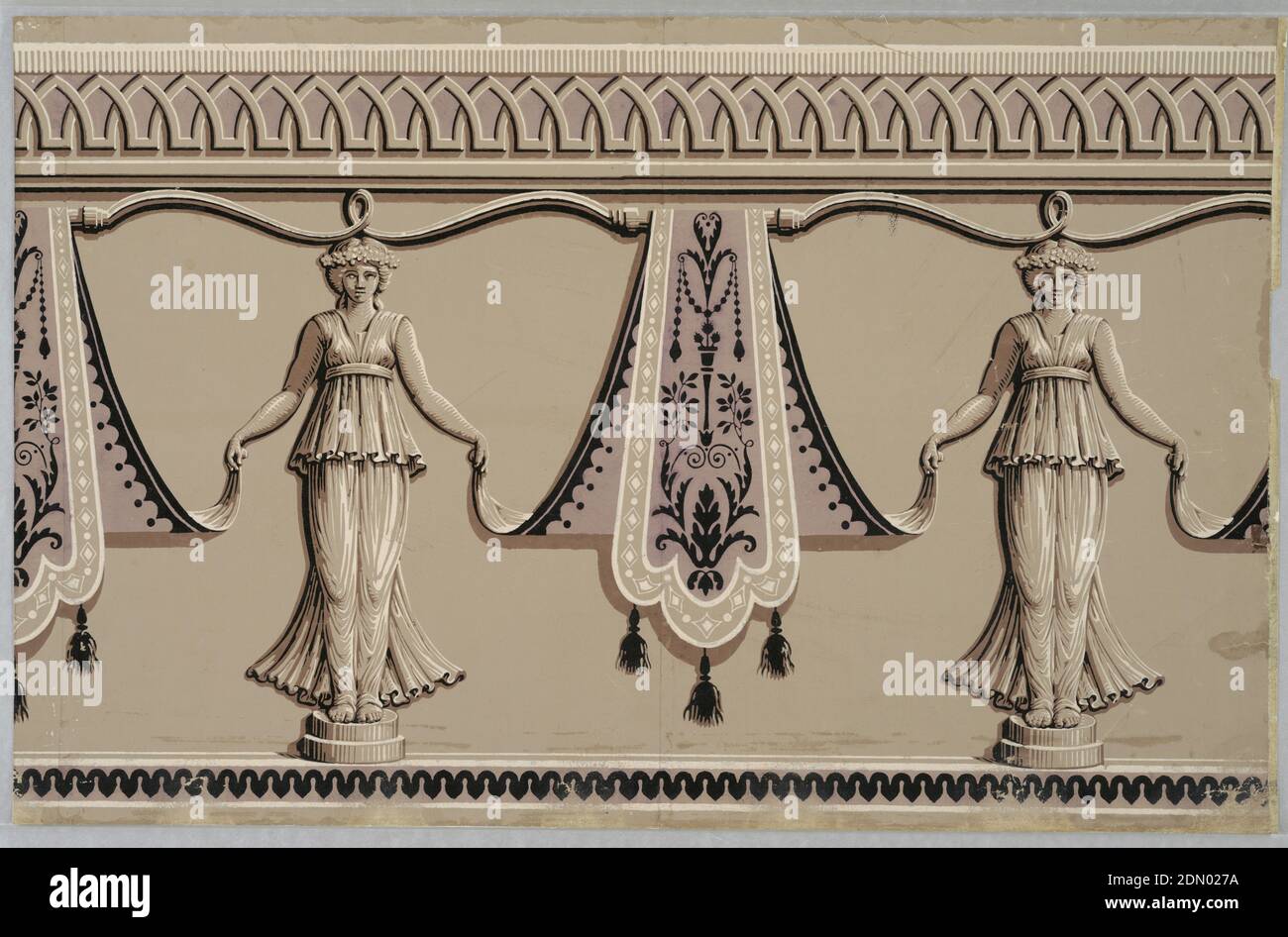 Fregio, Pierre Jacquemart, stampato a blocchi su carta fatta a mano, due ripetizioni di disegno di cariatidi su basi rotonde che reggono le estremità inferiori dei lampi. Il pannello in tessuto è sostenuto da un'asta ondulata supportata dalle teste delle figure femmina. Attraverso la parte superiore, stampaggio simulato di ogivi interlacciati. Stampato in grigio, viola e nero., Francia, 1795–1801, Wallcoverings, Frieze Foto Stock