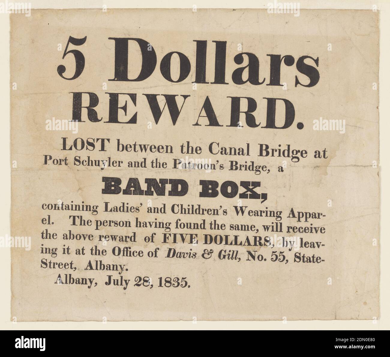 Sul lato più ampio, stampato su carta, recita: '5 dollari/Reward-/Lost between the CANAL BRIDGE AT/PORT SCHUYLER and the PATROON'S BRIDGE, a/BAND BOX / containing LADIES' AND CHILDREN'S WEARING ABBIGLIAMENTO 9etc., etc.) Data: Albany, 28 luglio 1835.', USA, 1835, Wallcoverings, Broadside Foto Stock