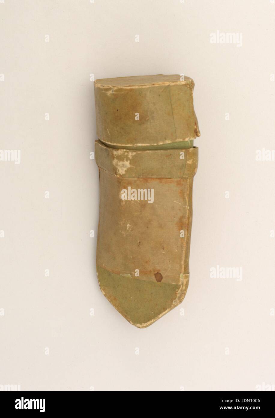 Posate, carta, cassa ovoide (a) con fondo appuntito e coperchio piatto rimovibile (b) montato su una flangia profonda; tutto in carta verde chiaro pesante, XVIII-XIX secolo, posate, arti decorative, posate Foto Stock